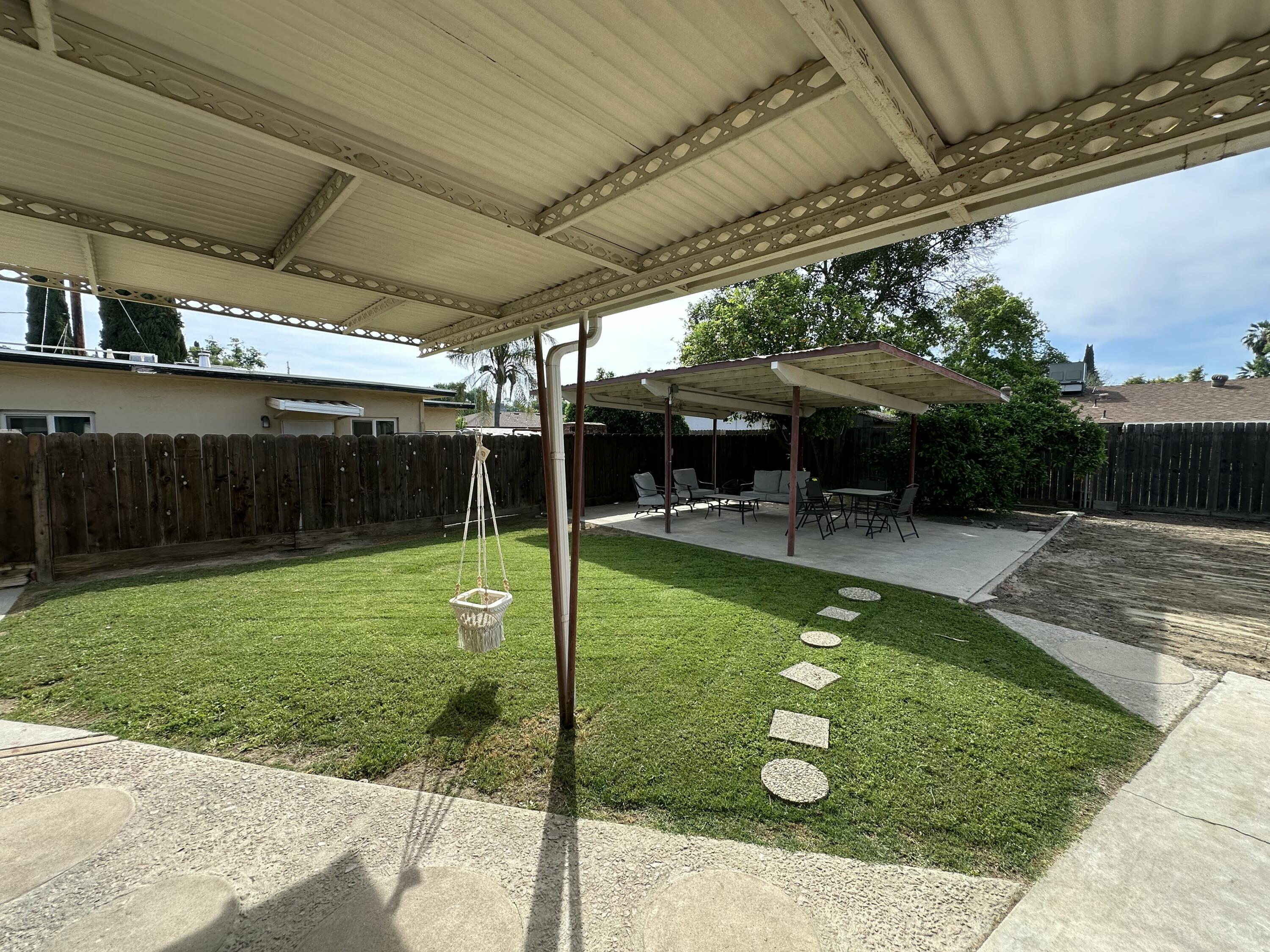 1127 W Walnut Ave, Visalia, CA 93277