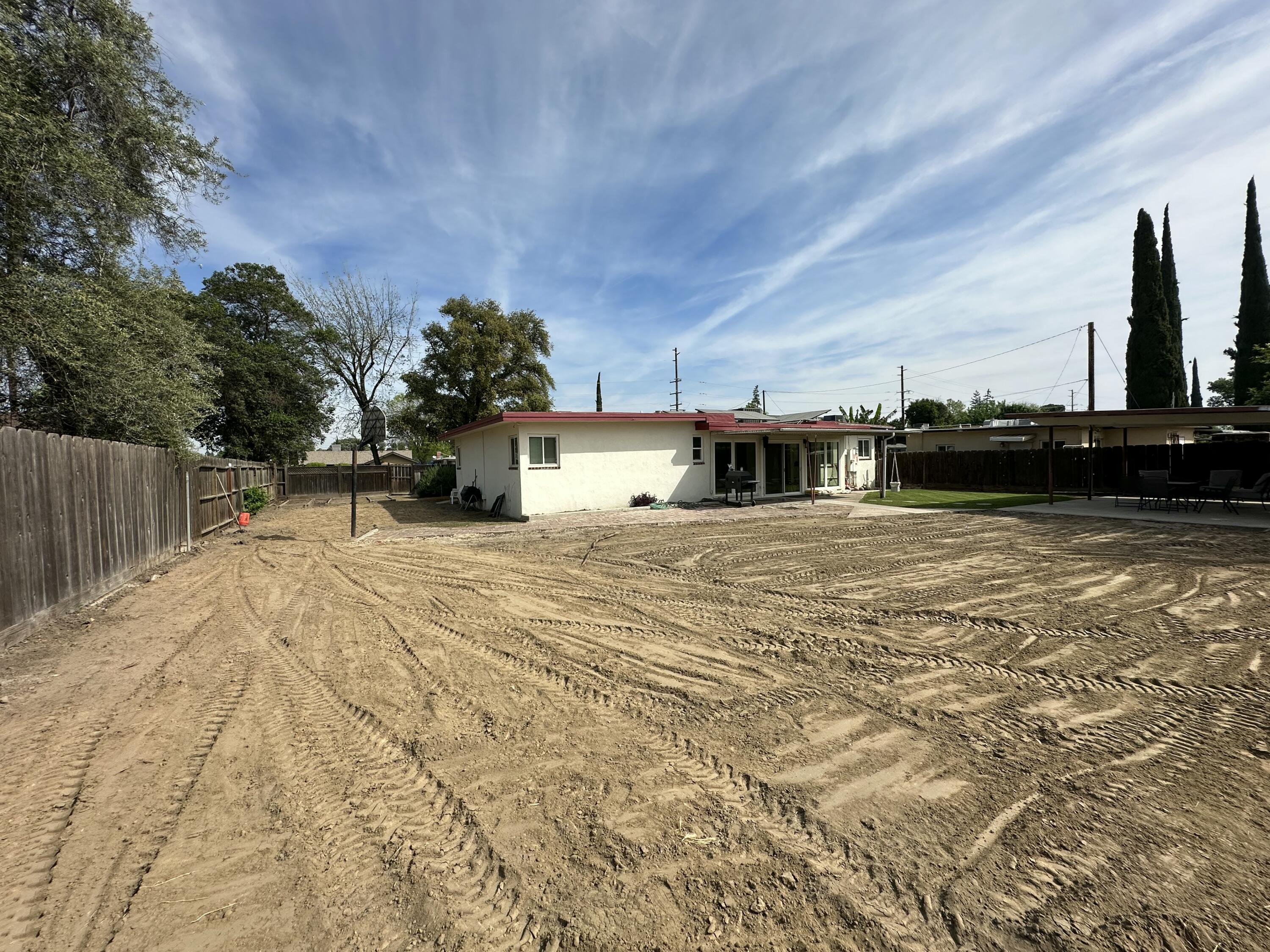 1127 W Walnut Ave, Visalia, CA 93277