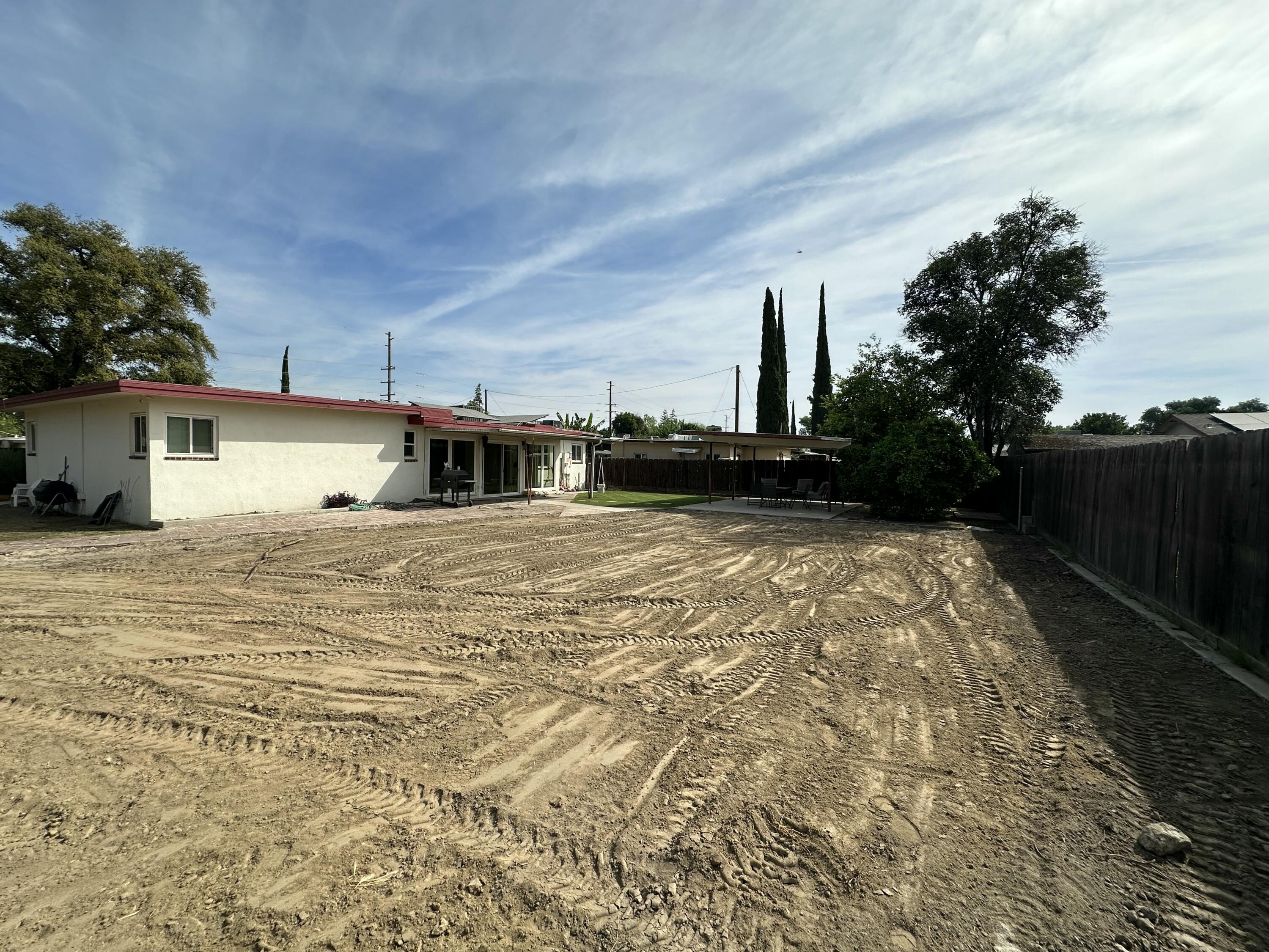 1127 W Walnut Ave, Visalia, CA 93277