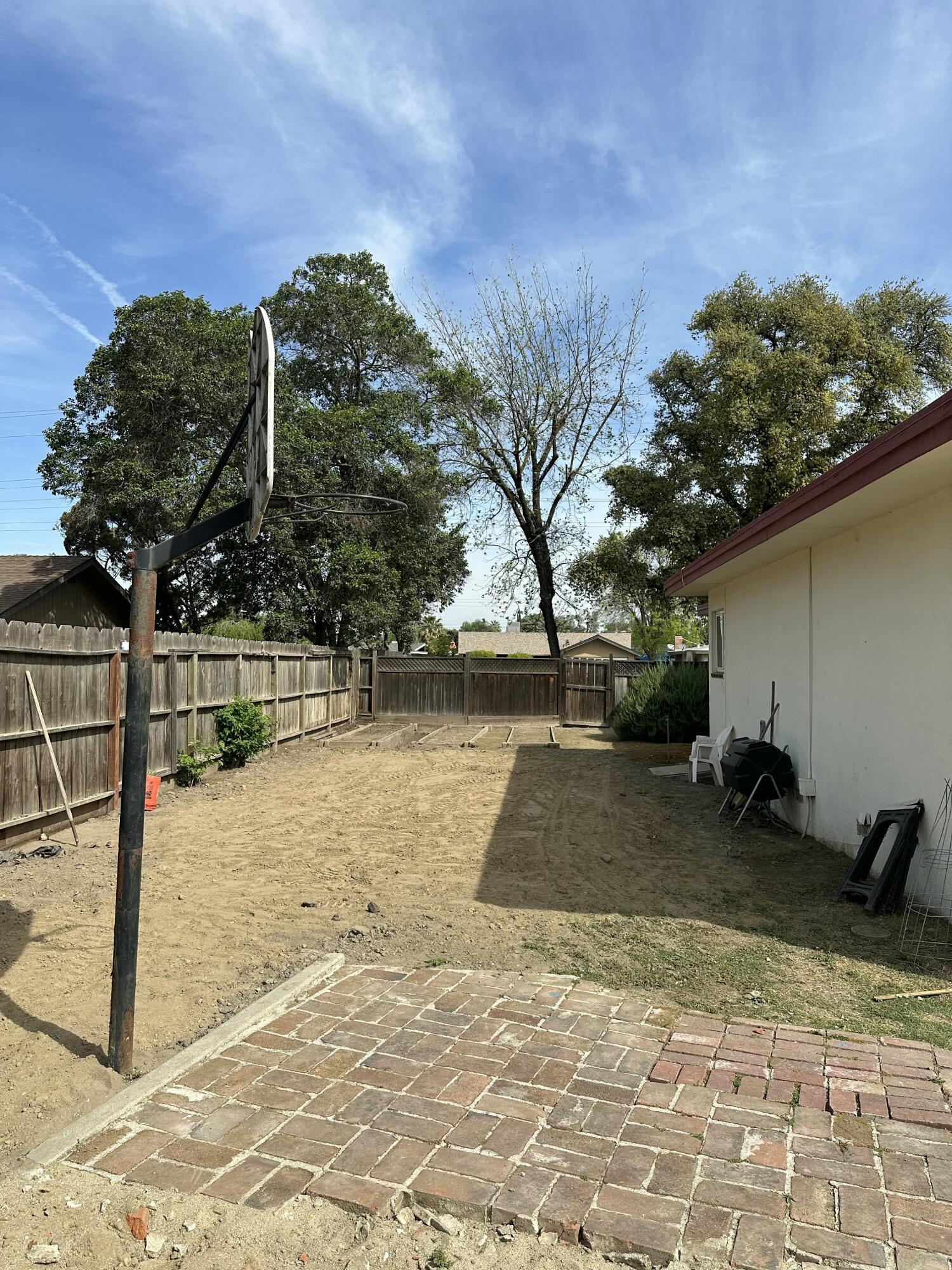 1127 W Walnut Ave, Visalia, CA 93277