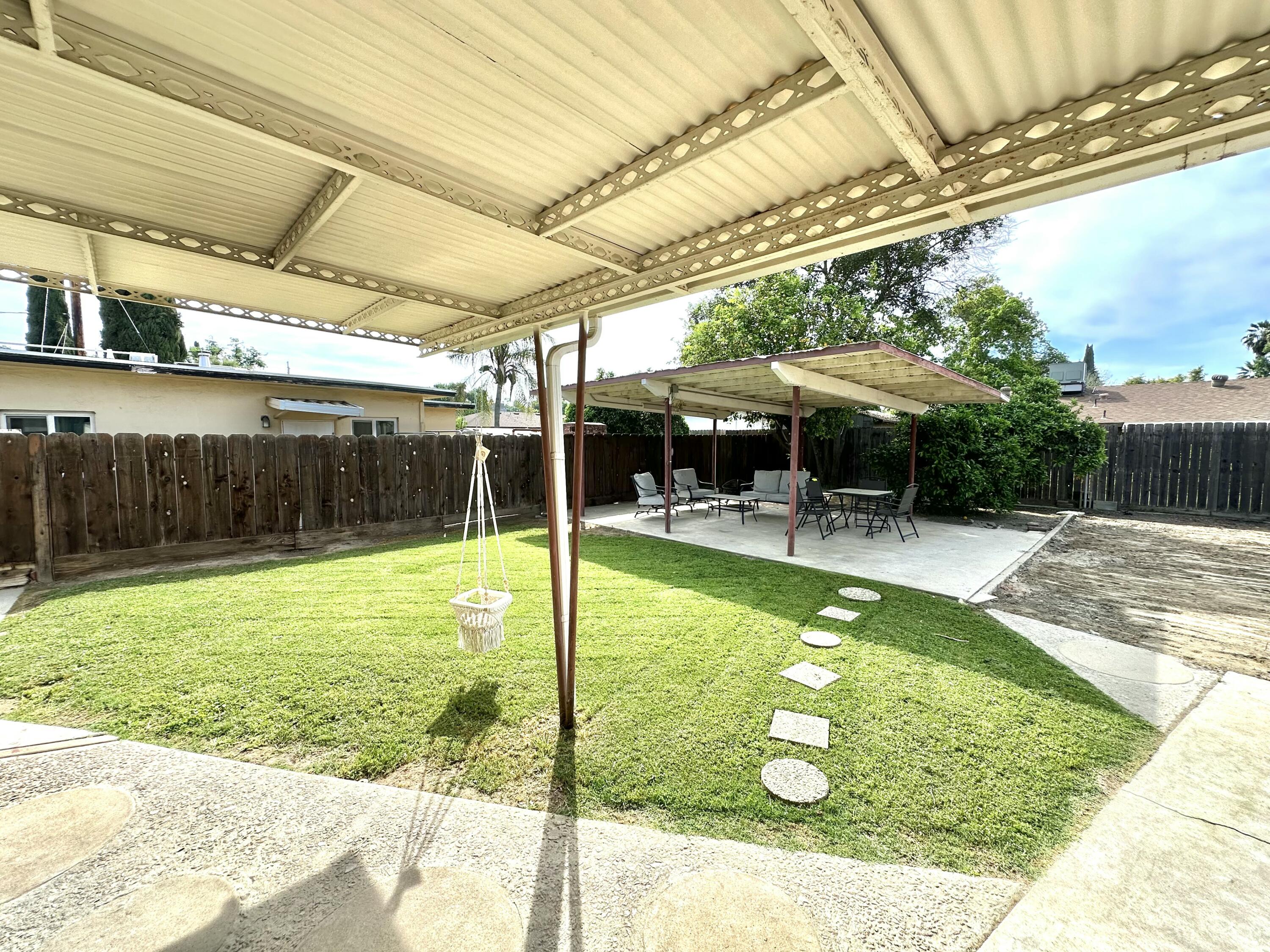 1127 W Walnut Ave, Visalia, CA 93277