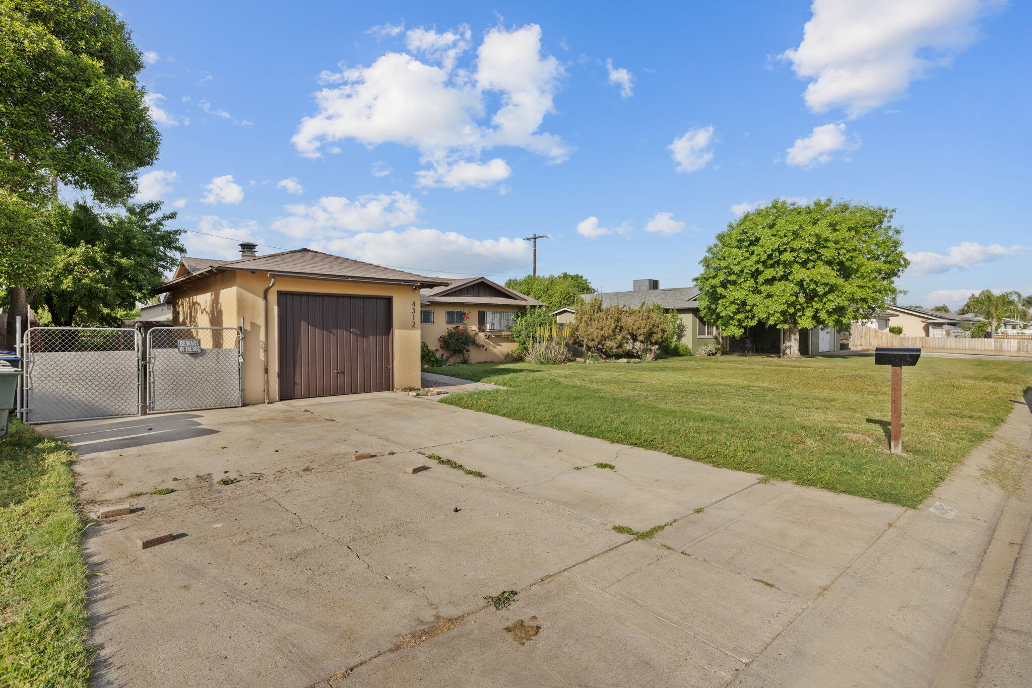 4312 W Dorothea Ave, Visalia, CA 93277