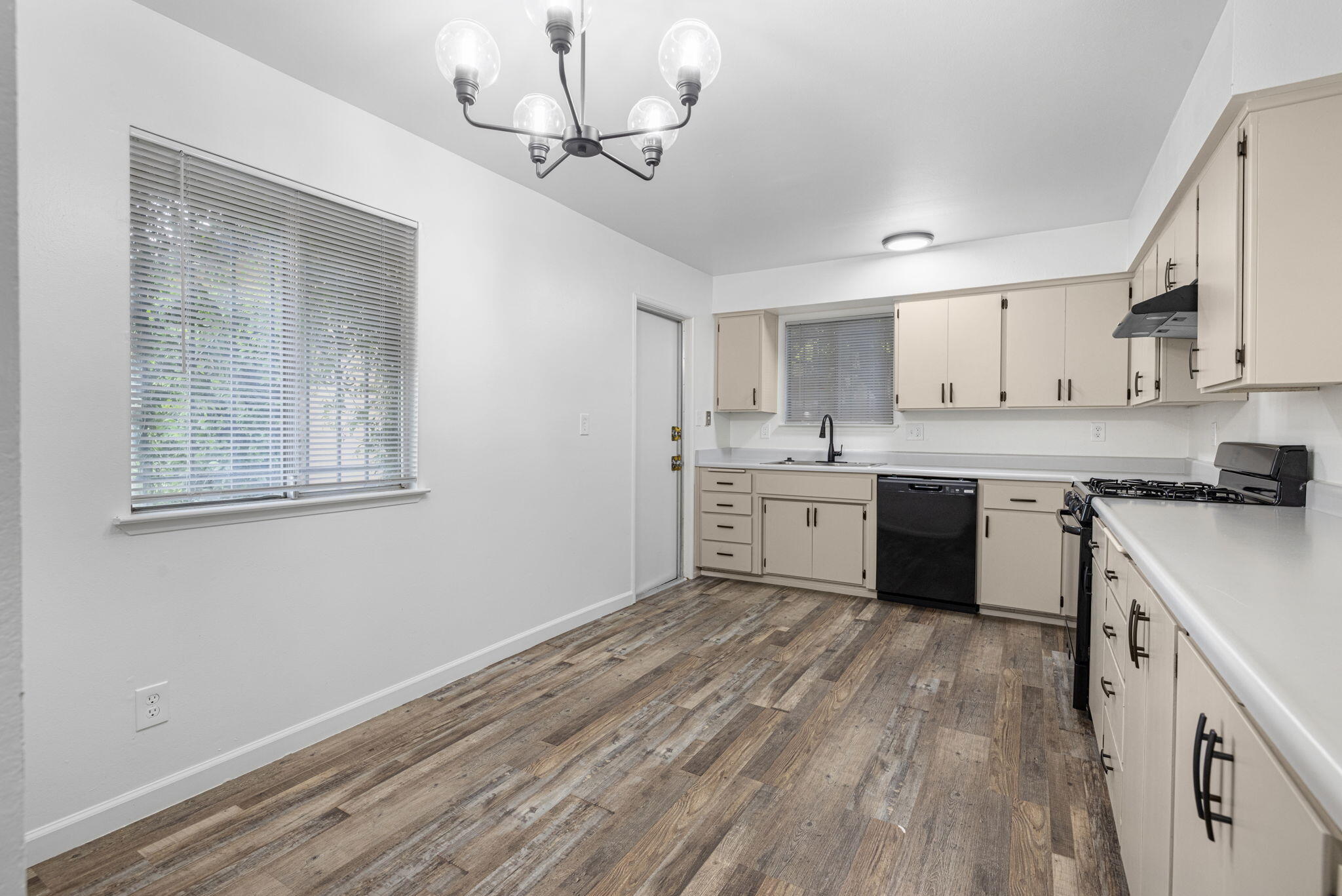 4312 W Dorothea Ave, Visalia, CA 93277