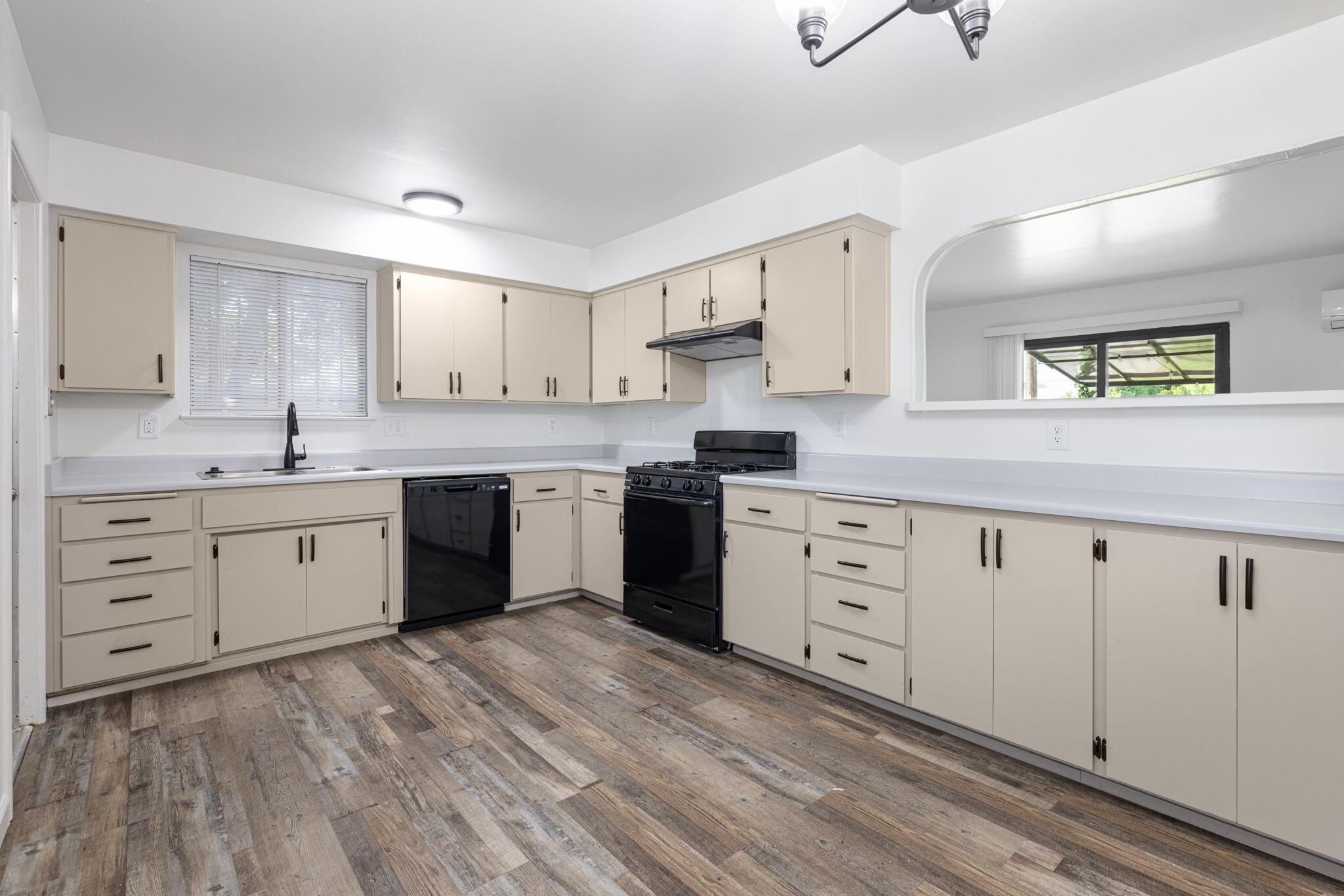 4312 W Dorothea Ave, Visalia, CA 93277