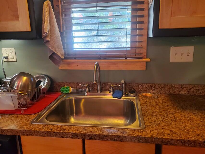 57926 Manzanita Trl, Badger, CA 93603