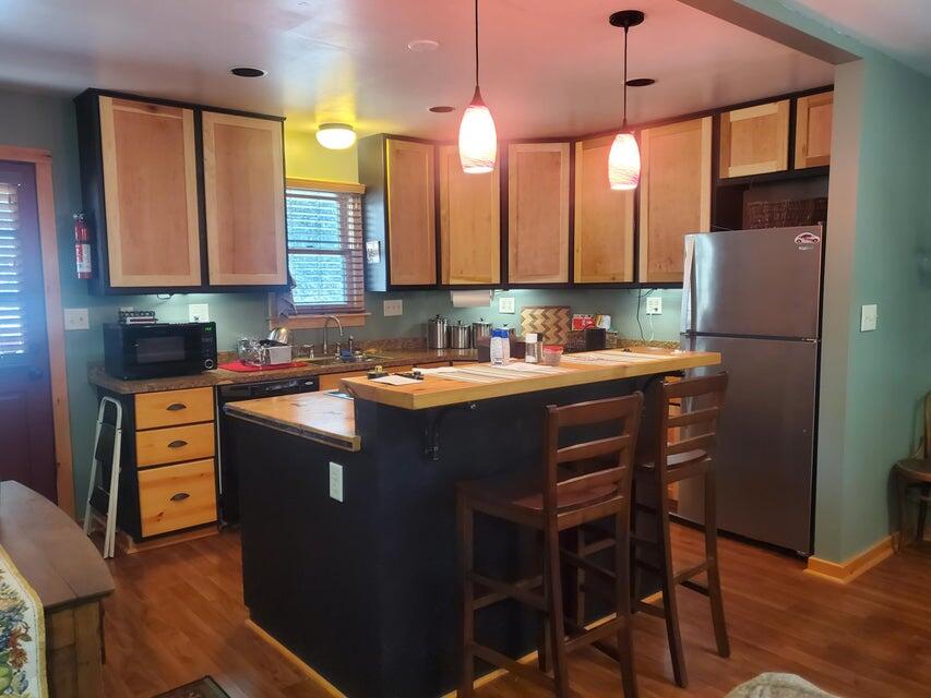 57926 Manzanita Trl, Badger, CA 93603