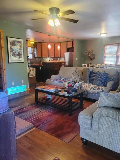 57926 Manzanita Trl, Badger, CA 93603