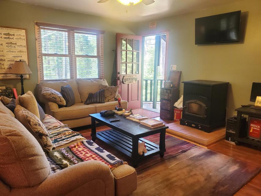 57926 Manzanita Trl, Badger, CA 93603