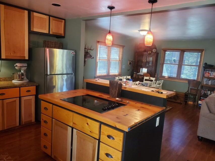 57926 Manzanita Trl, Badger, CA 93603