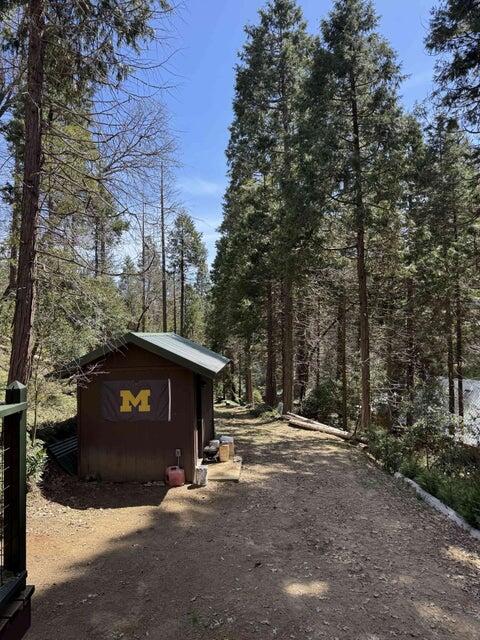 57926 Manzanita Trl, Badger, CA 93603