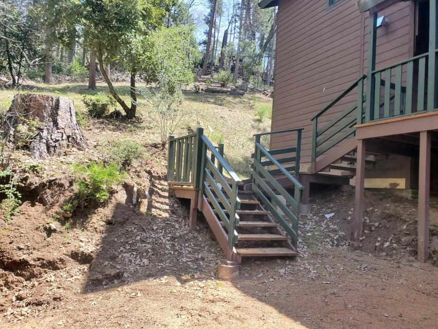 57926 Manzanita Trl, Badger, CA 93603