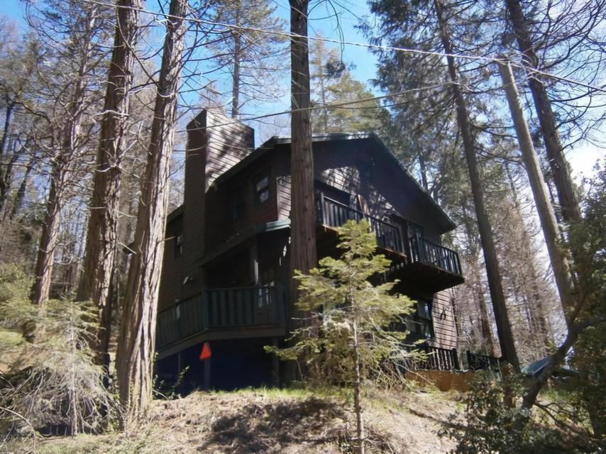 57926 Manzanita Trl, Badger, CA 93603