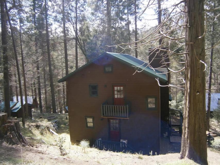 57926 Manzanita Trl, Badger, CA 93603