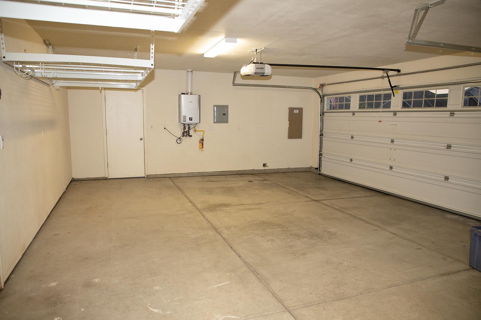 2508 N Kayenta Ct, Visalia, CA 93291