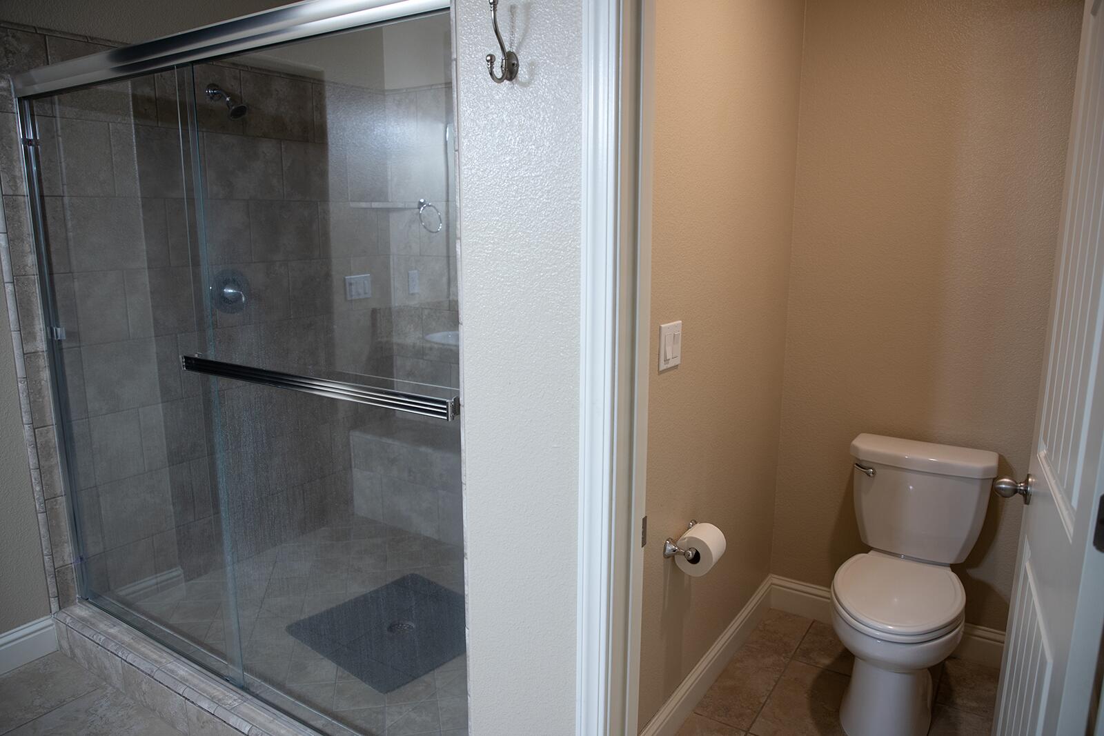 2508 N Kayenta Ct, Visalia, CA 93291