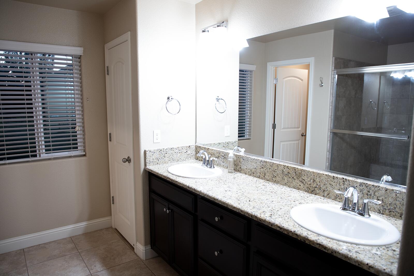 2508 N Kayenta Ct, Visalia, CA 93291