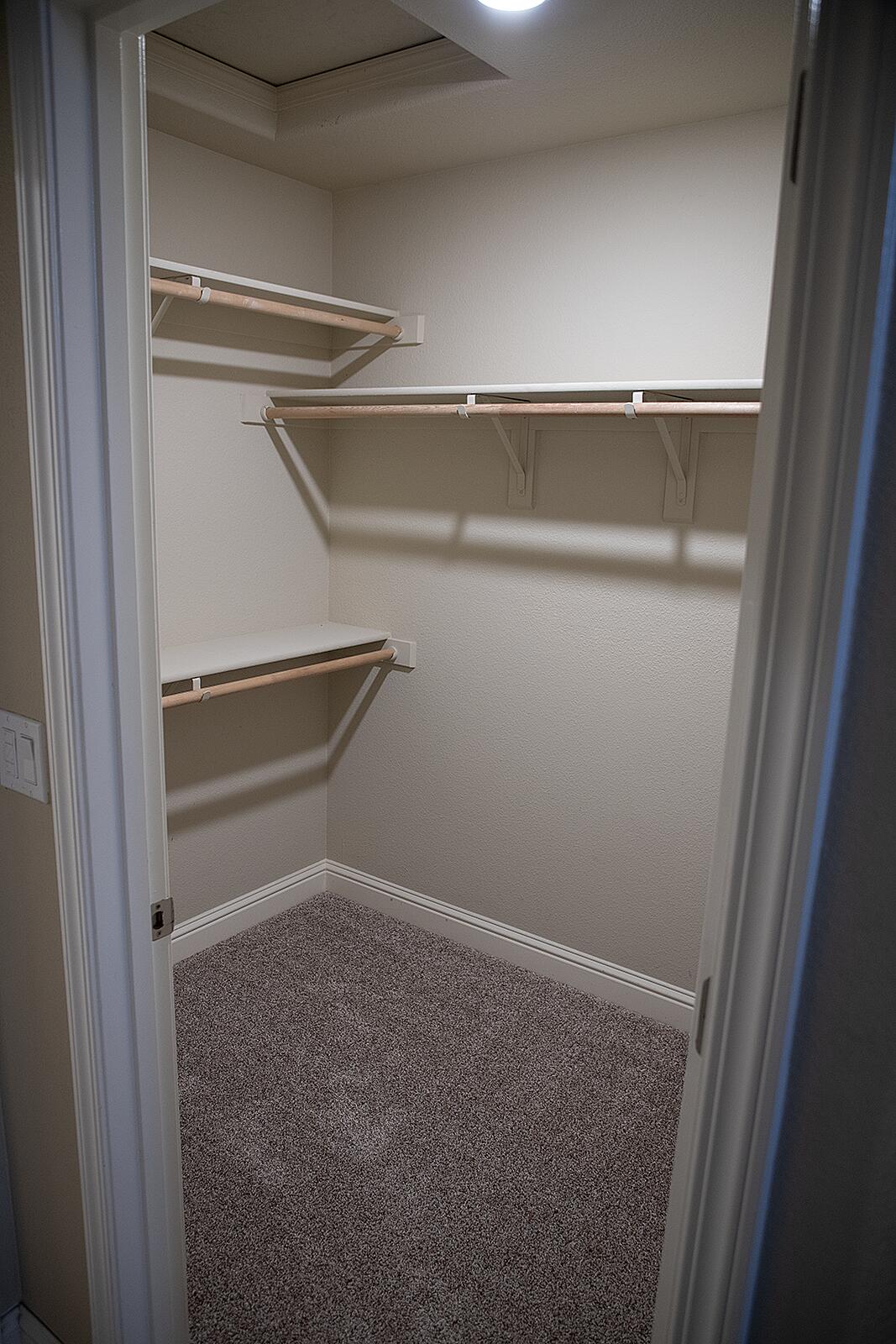 2508 N Kayenta Ct, Visalia, CA 93291