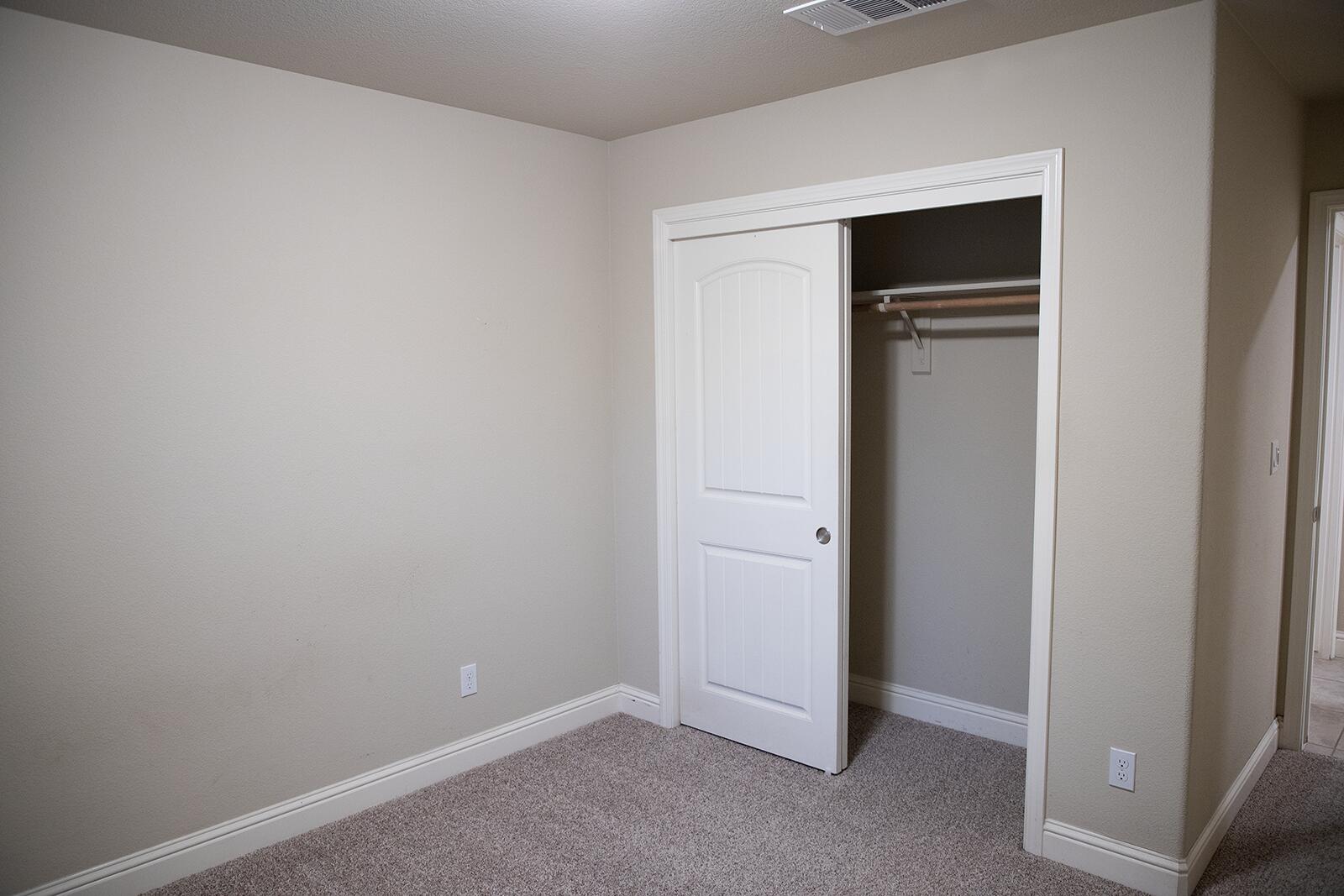 2508 N Kayenta Ct, Visalia, CA 93291