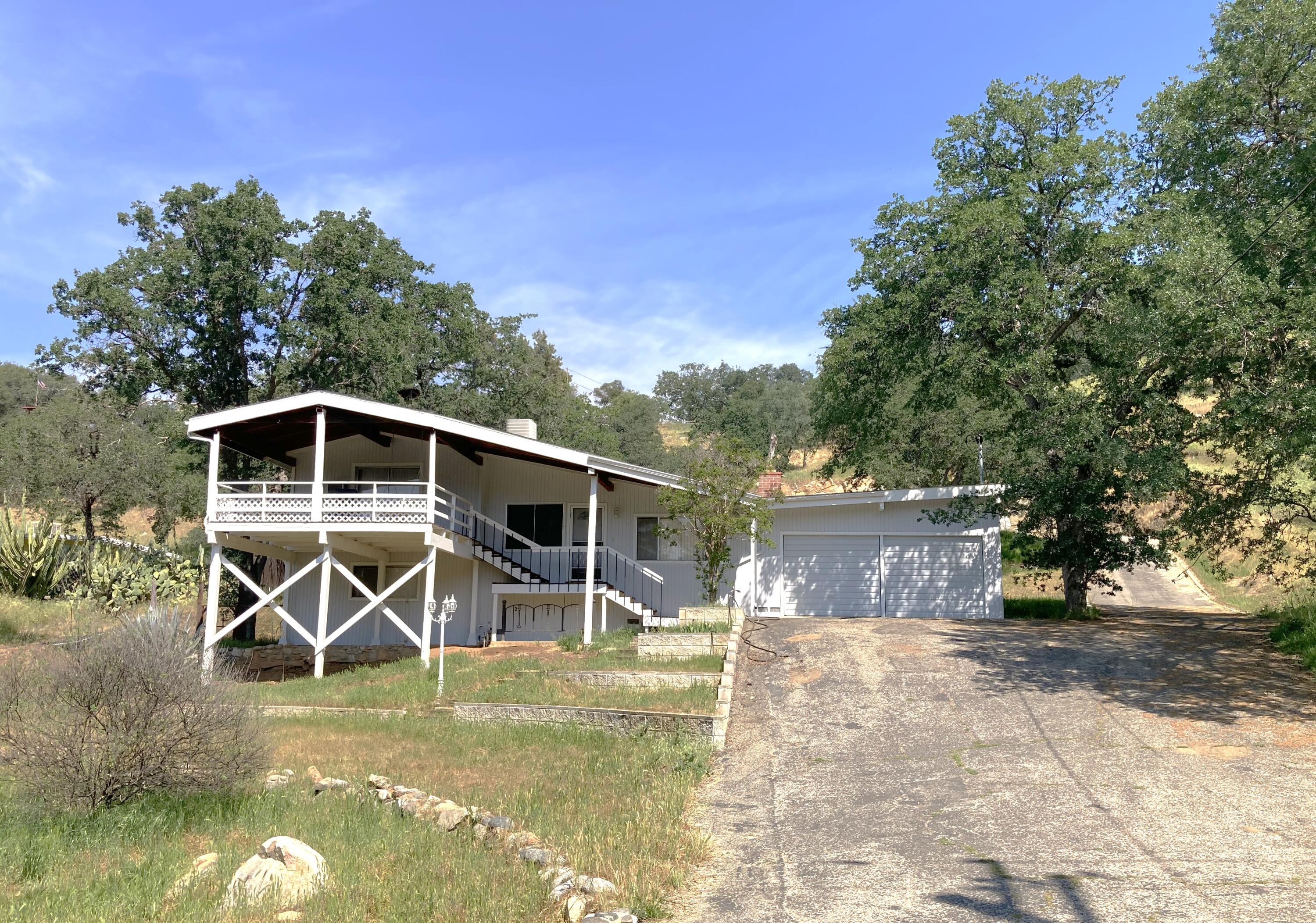 43669 Skyline Dr, Three Rivers, CA 93271