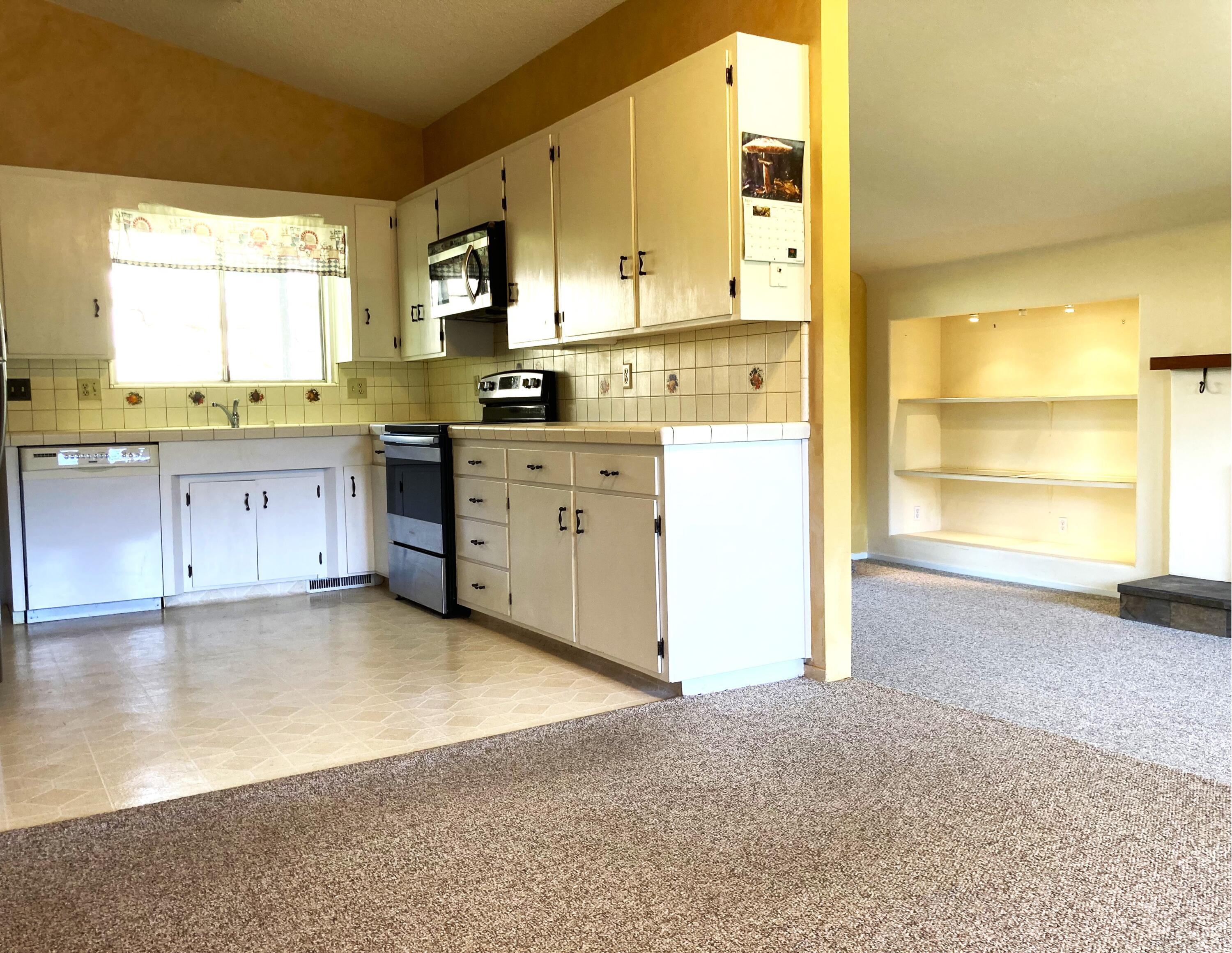 43669 Skyline Dr, Three Rivers, CA 93271