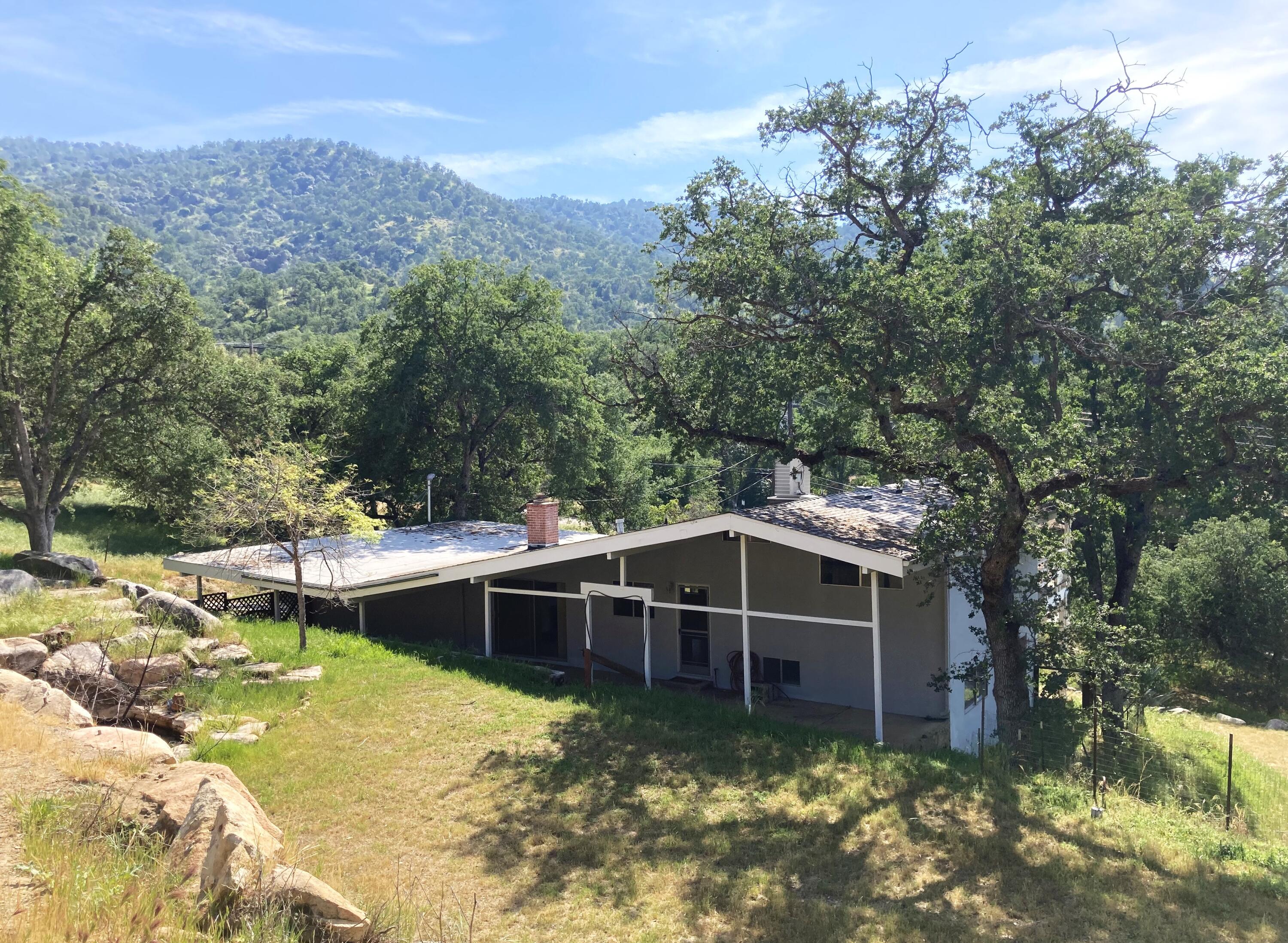 43669 Skyline Dr, Three Rivers, CA 93271