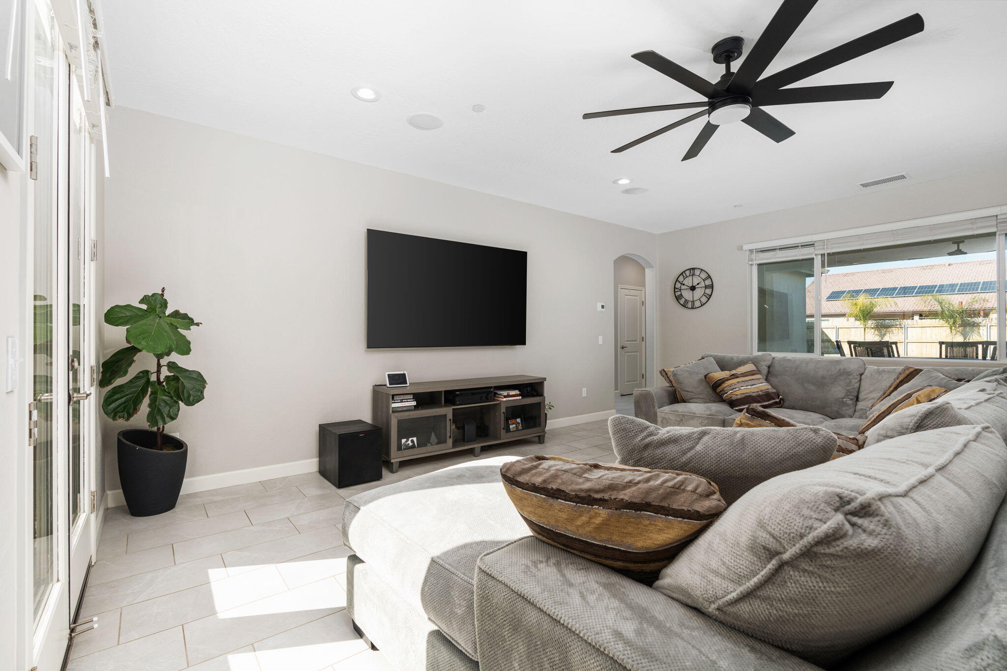 2124 Cortner St, Hanford, CA 93230