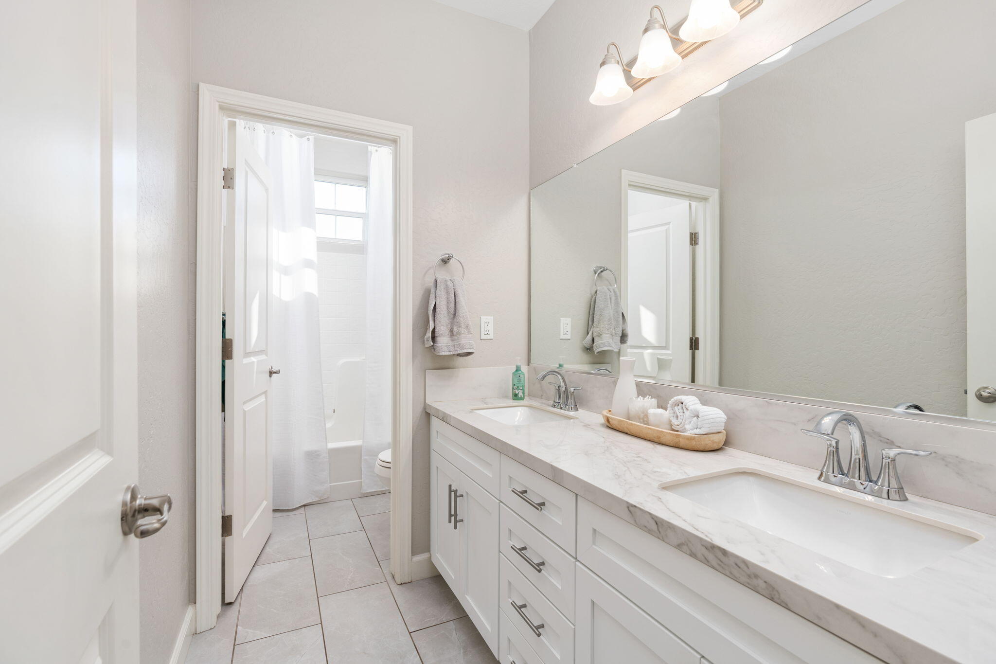 2124 Cortner St, Hanford, CA 93230