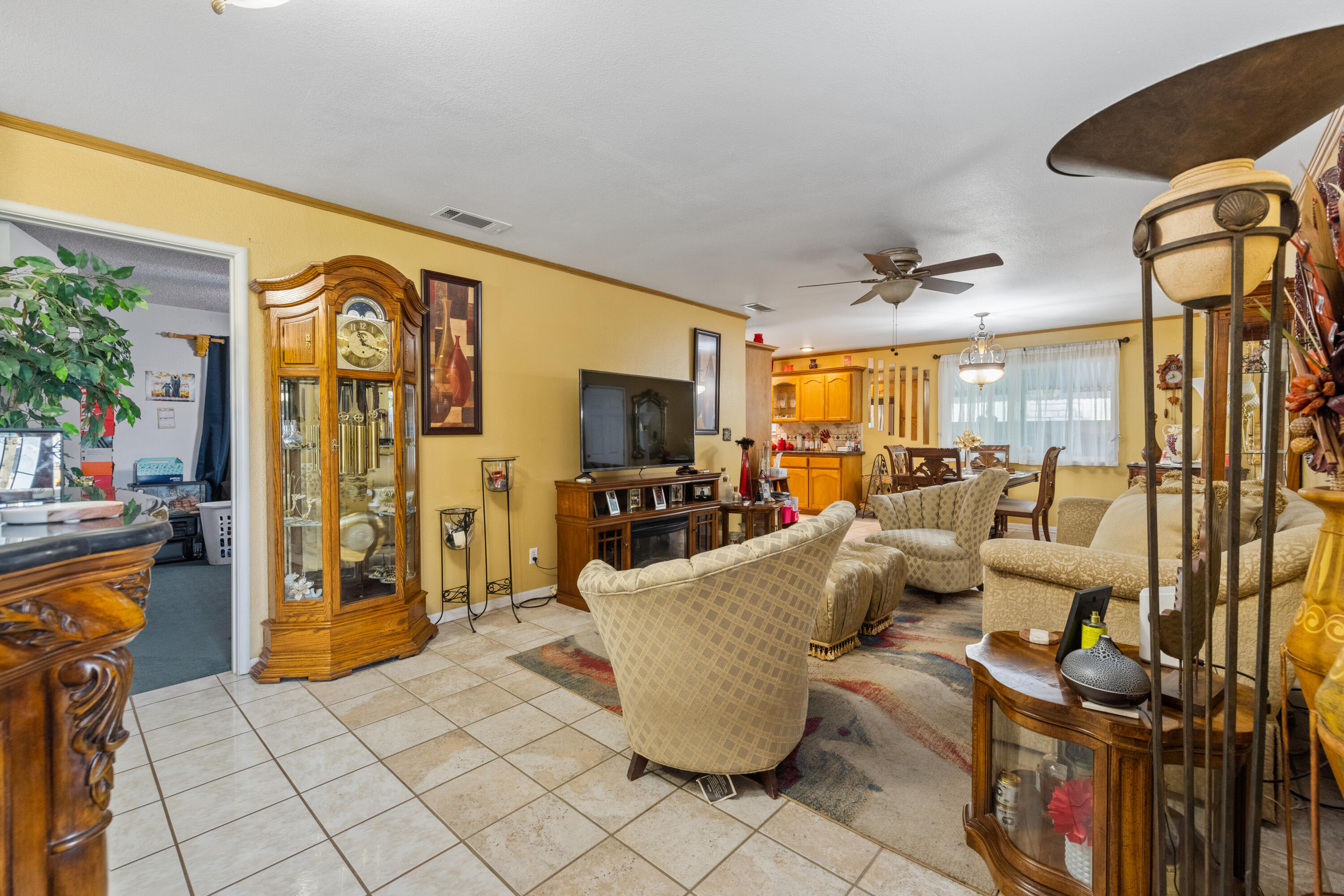 1722 W La Vida, Visalia, CA 93277