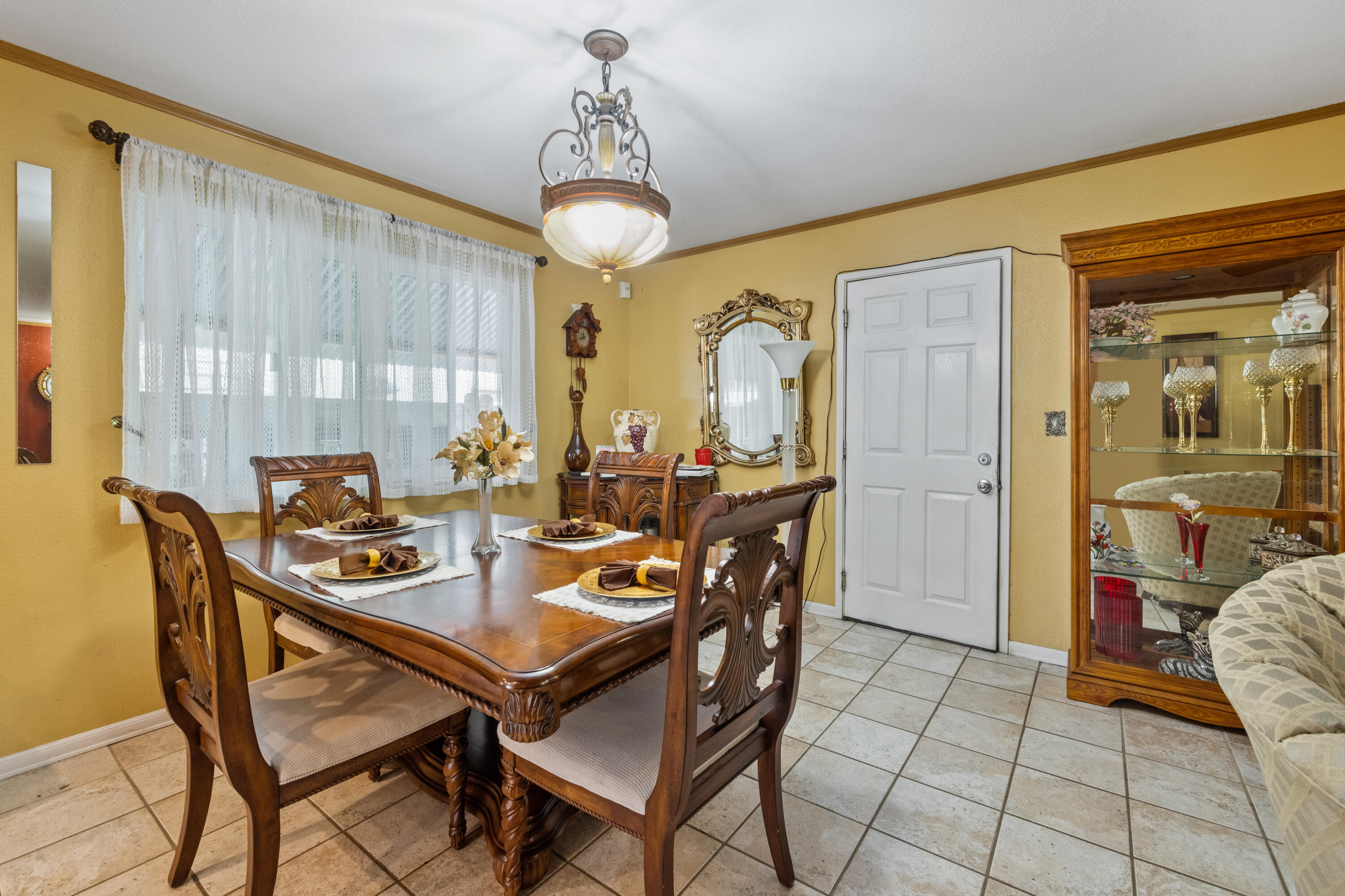 1722 W La Vida, Visalia, CA 93277