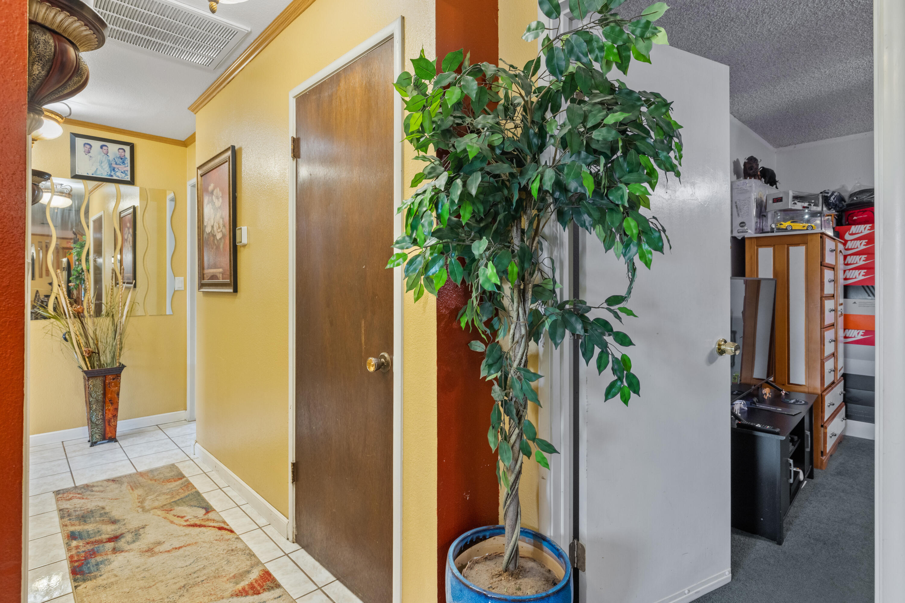 1722 W La Vida, Visalia, CA 93277