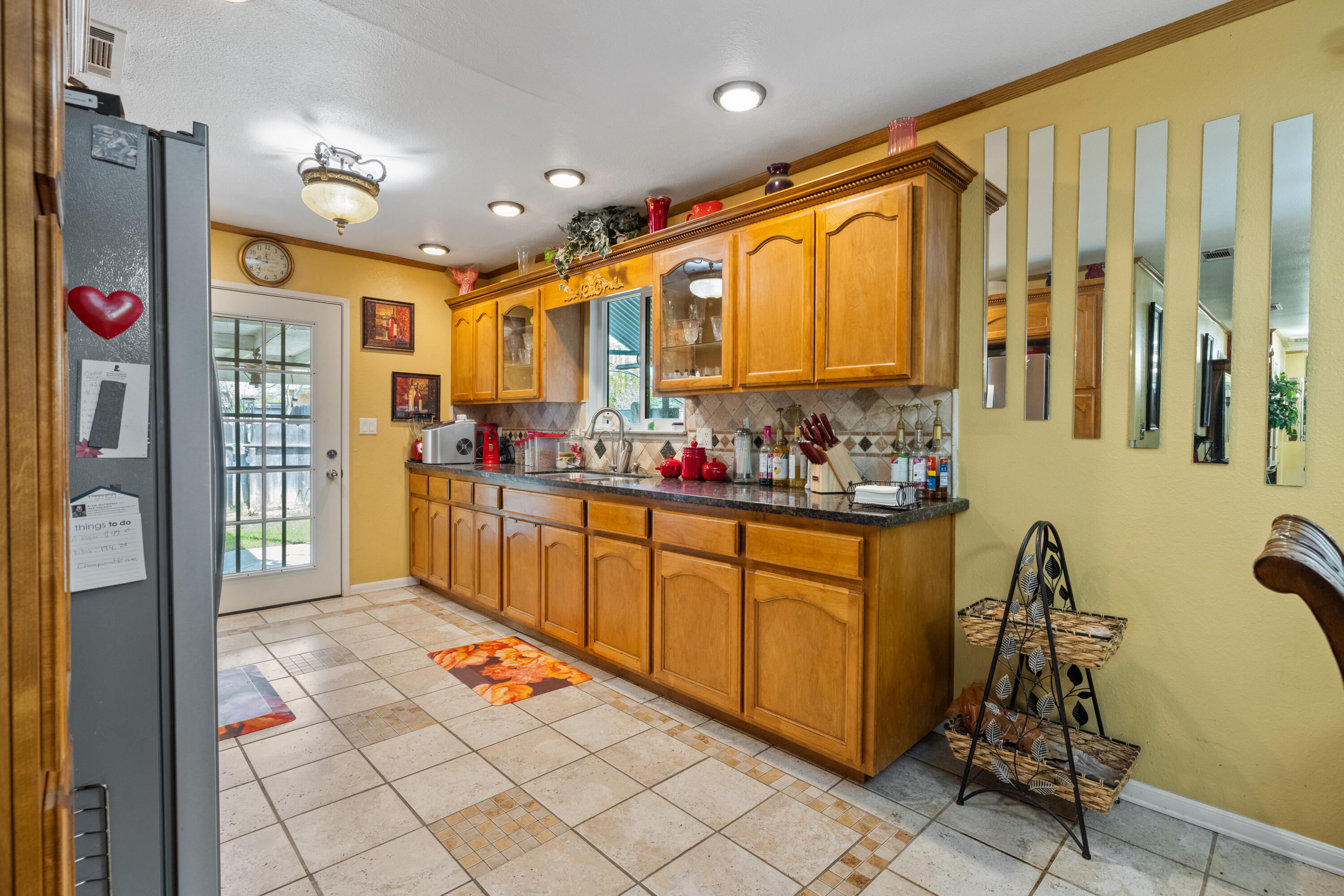 1722 W La Vida, Visalia, CA 93277