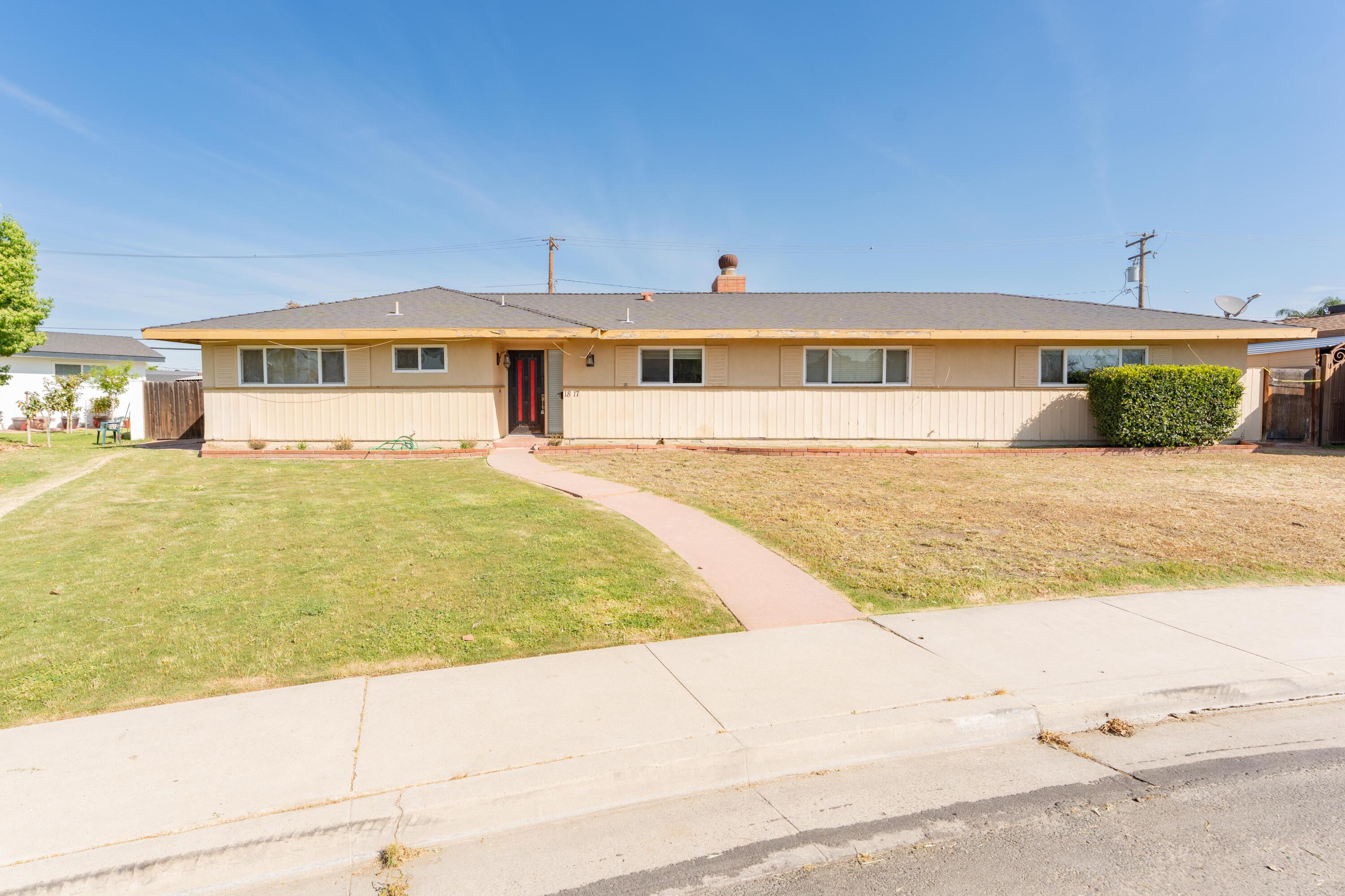 1817 8th Ave, Delano, CA 93215