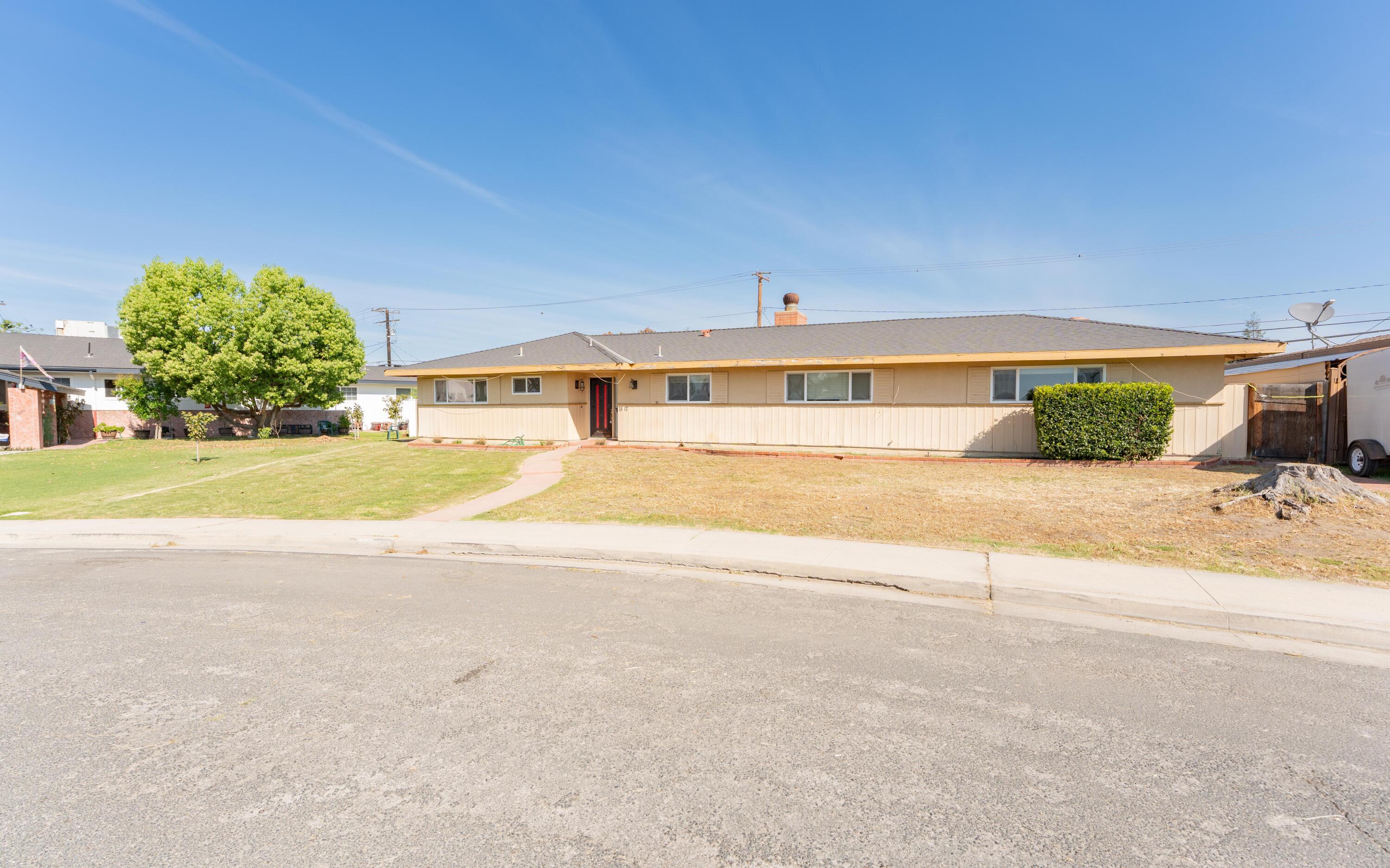 1817 8th Ave, Delano, CA 93215