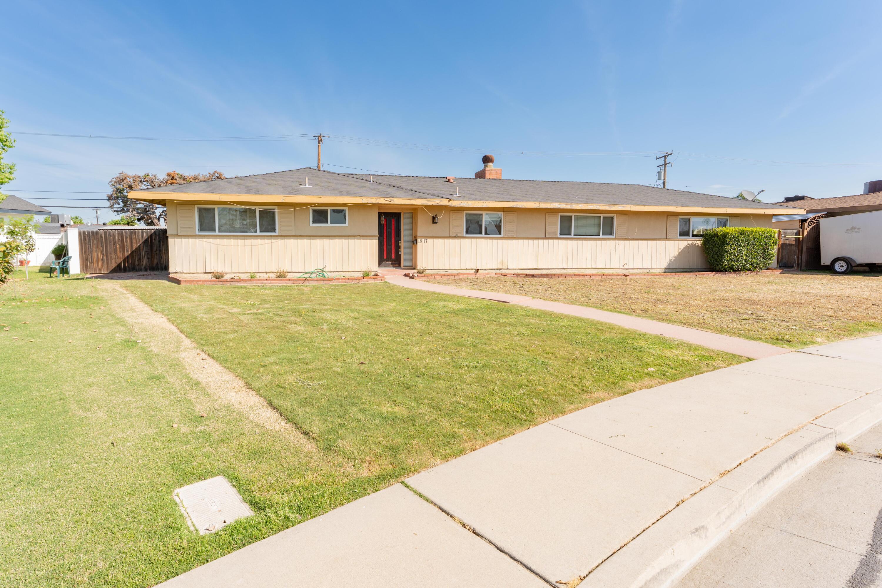 1817 8th Ave, Delano, CA 93215