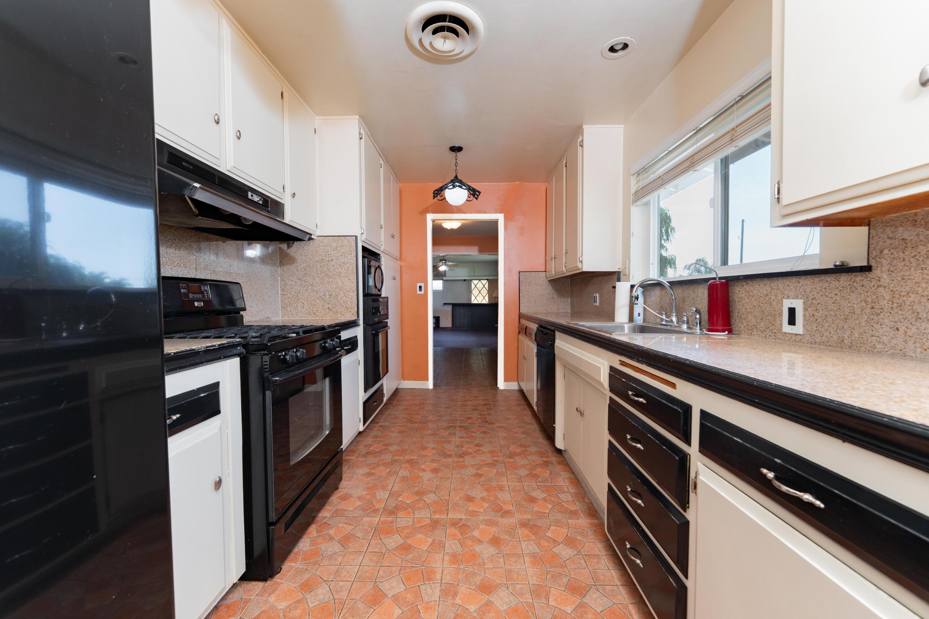 1817 8th Ave, Delano, CA 93215