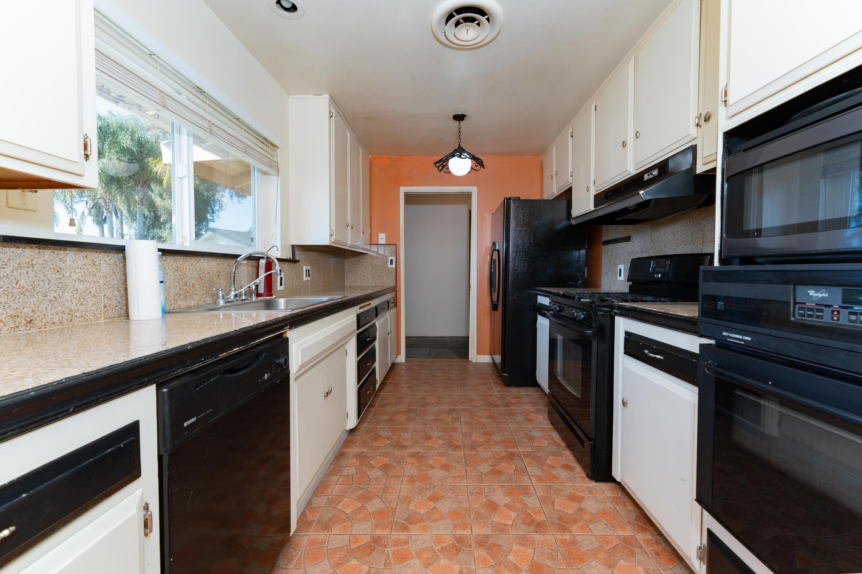 1817 8th Ave, Delano, CA 93215