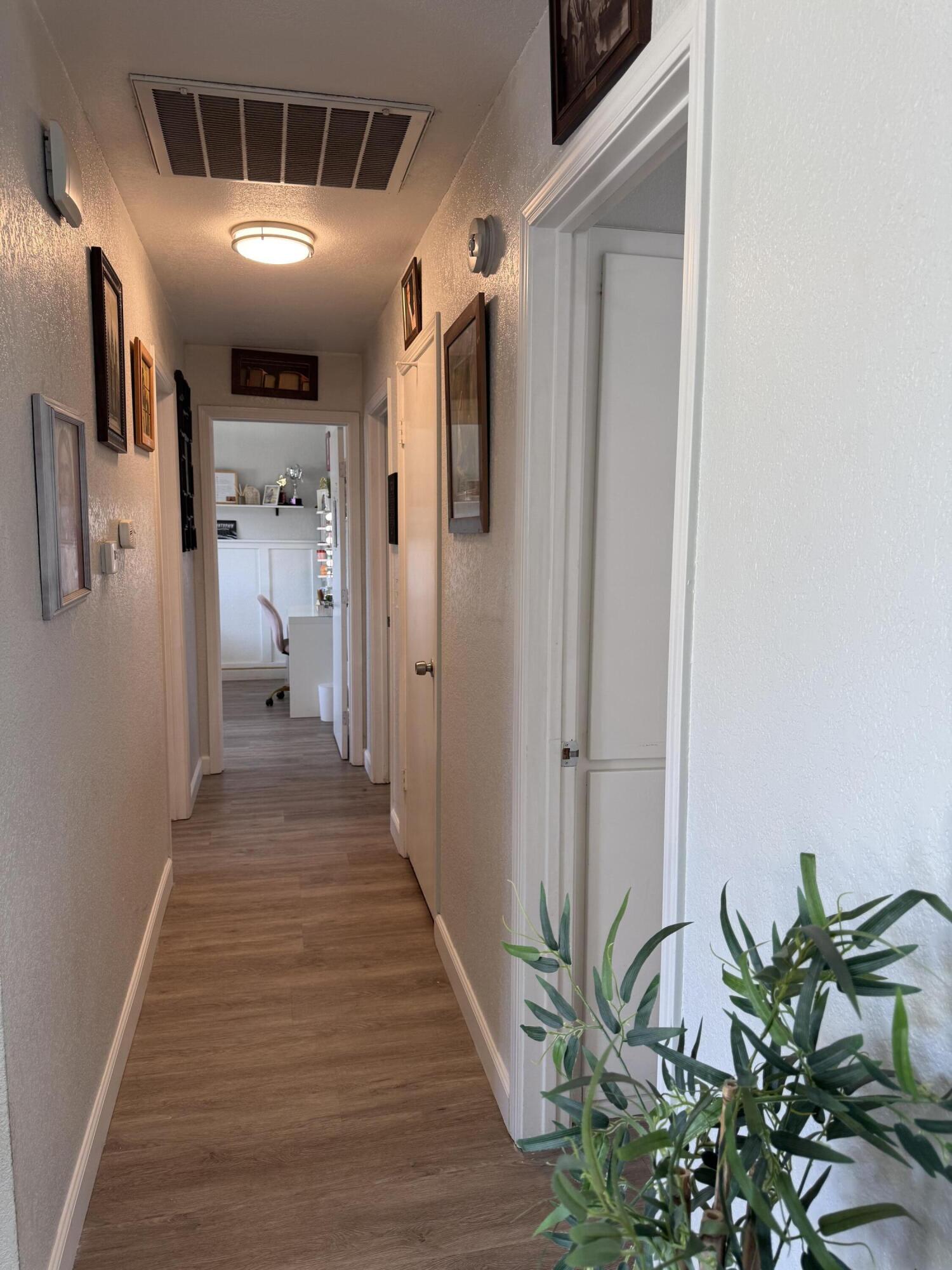 1074 Raymond Rd, Hanford, CA 93230