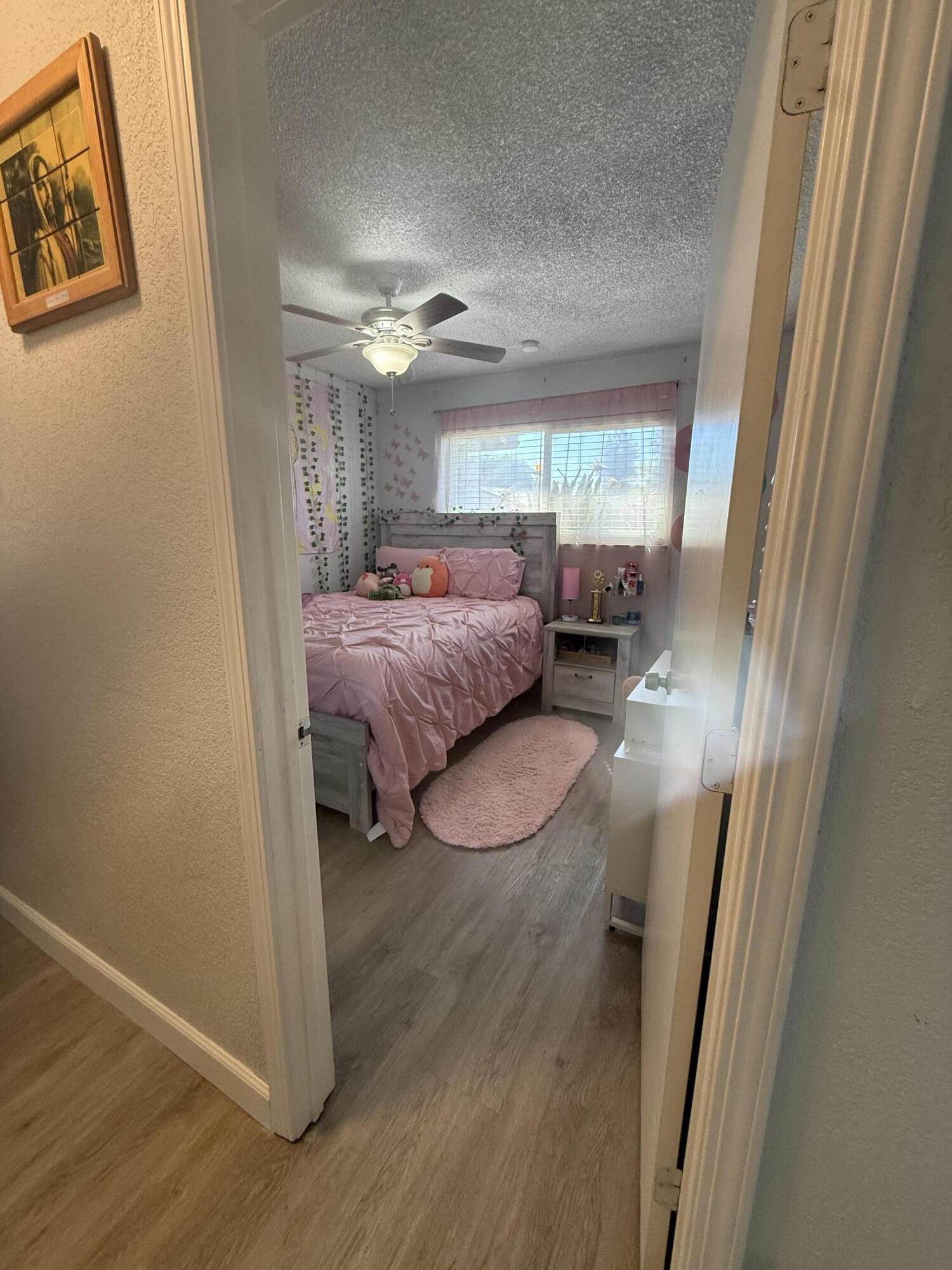 1074 Raymond Rd, Hanford, CA 93230