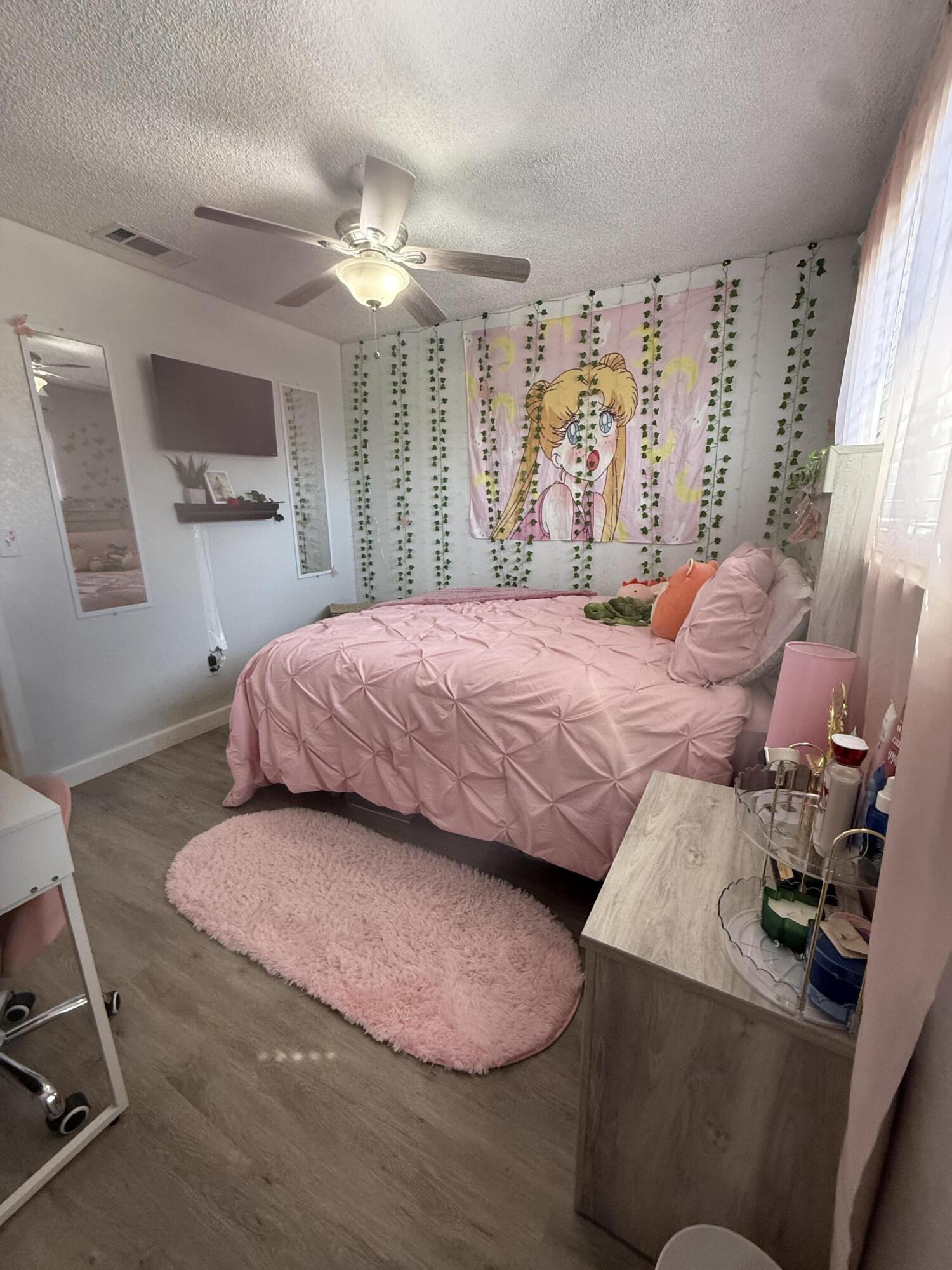 1074 Raymond Rd, Hanford, CA 93230