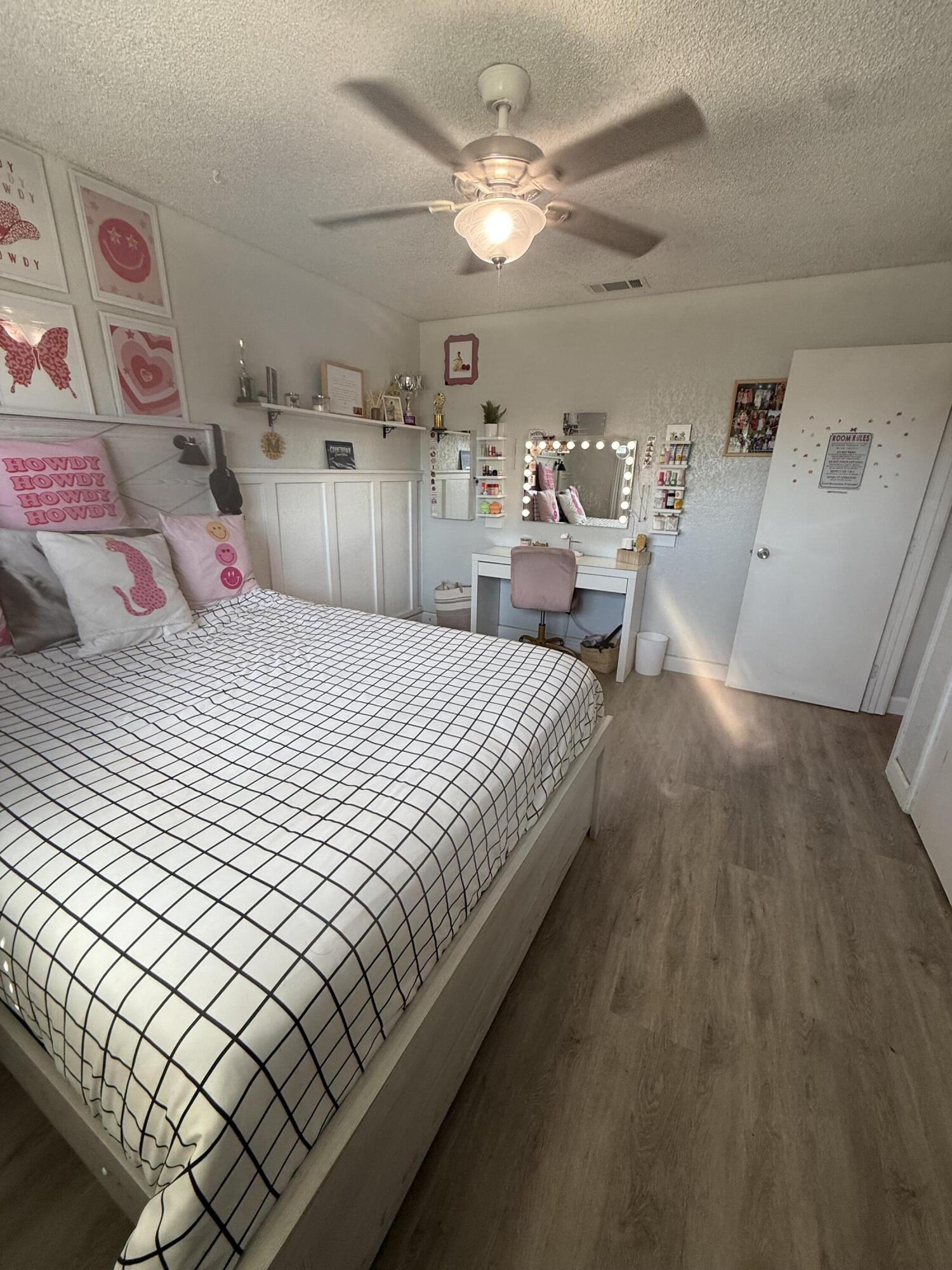 1074 Raymond Rd, Hanford, CA 93230