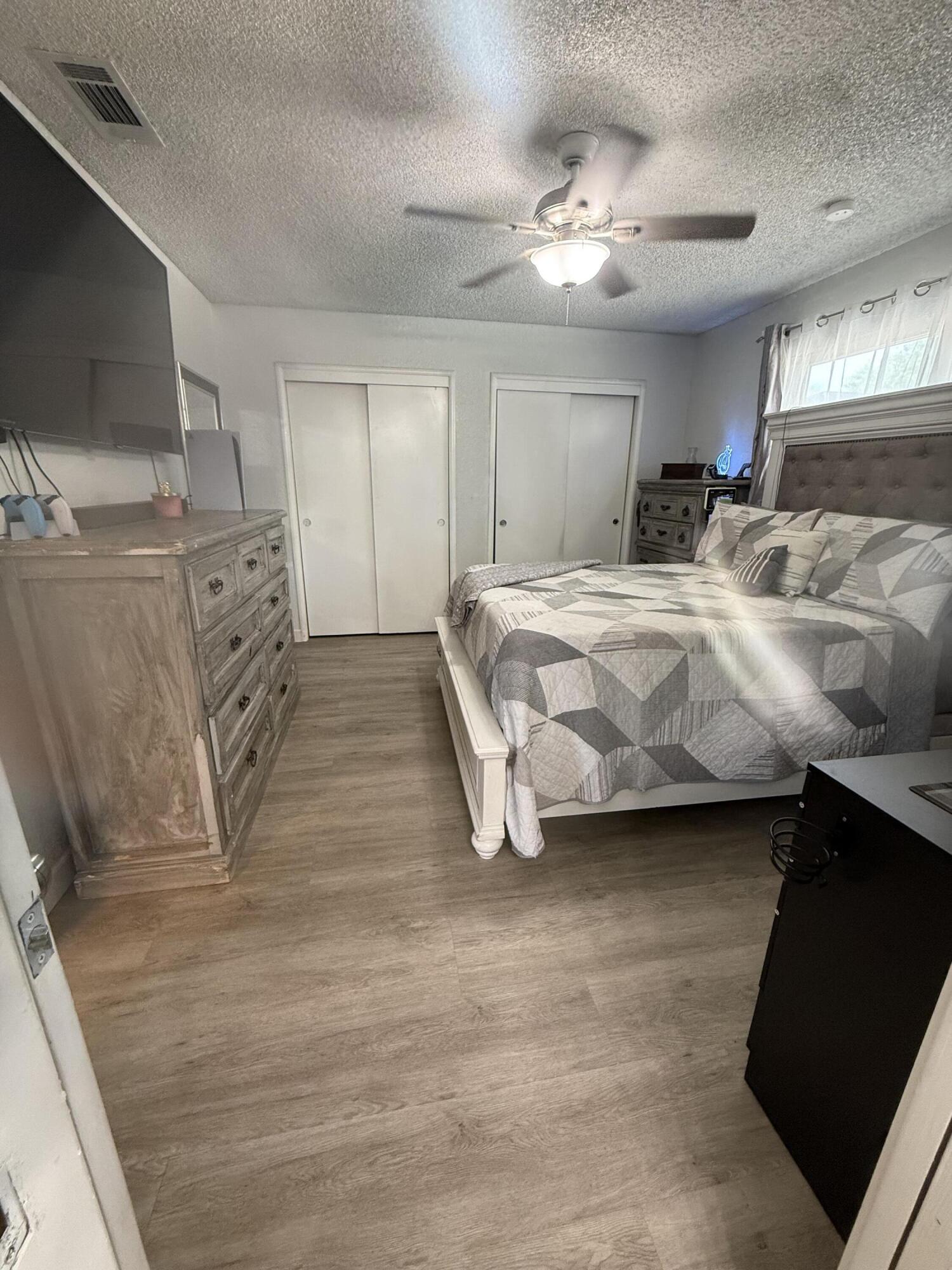 1074 Raymond Rd, Hanford, CA 93230