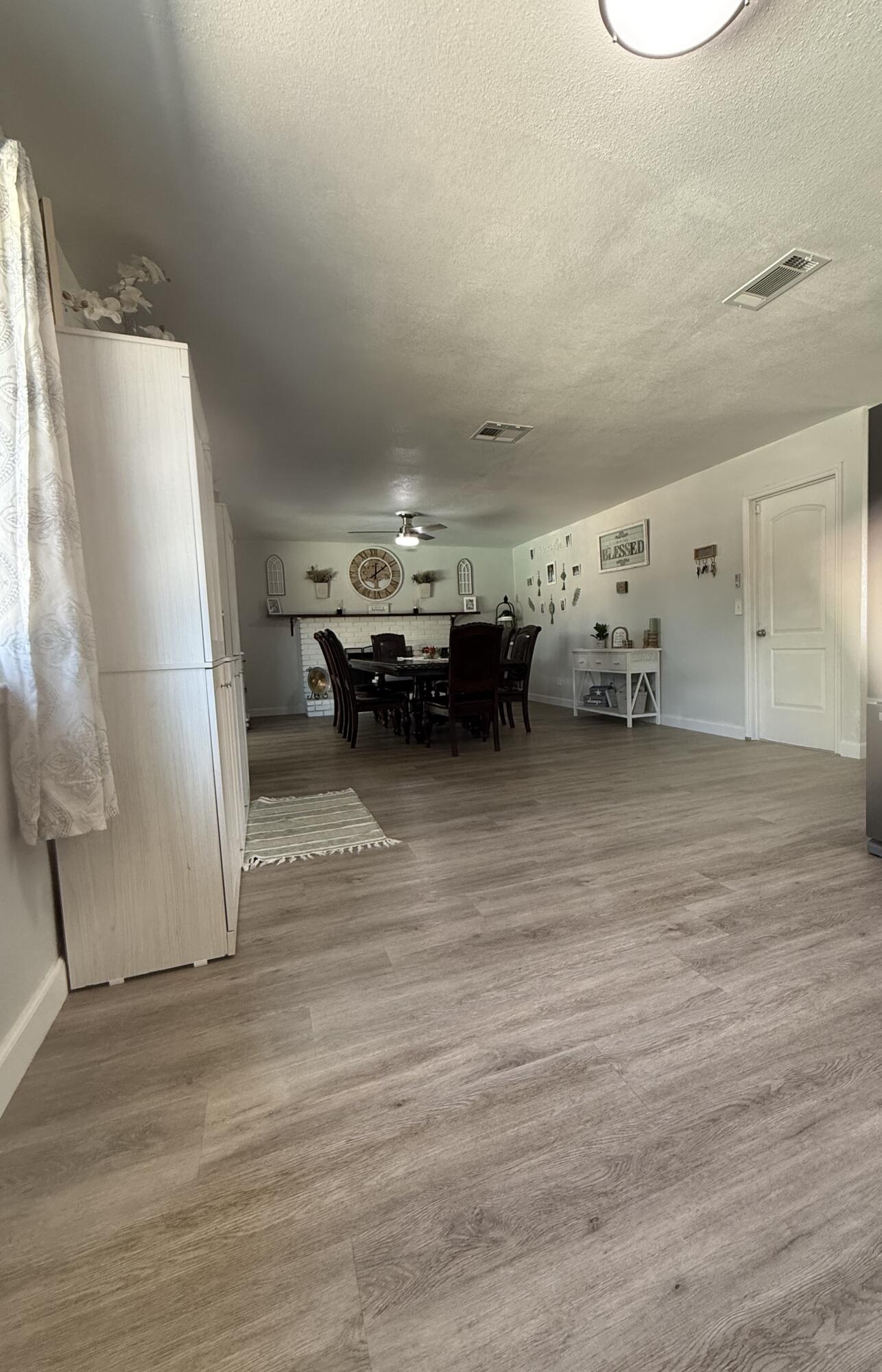 1074 Raymond Rd, Hanford, CA 93230