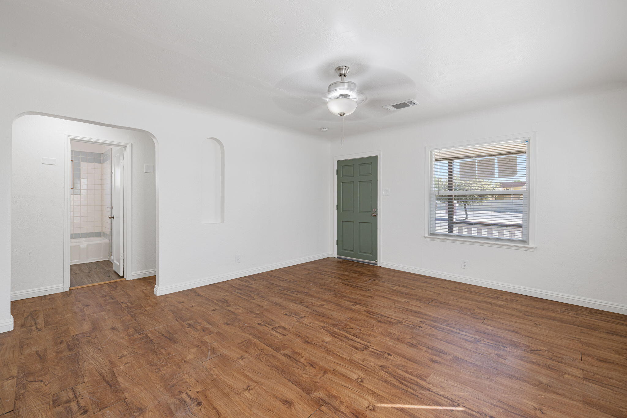 210 E Bush St, Lemoore, CA 93245