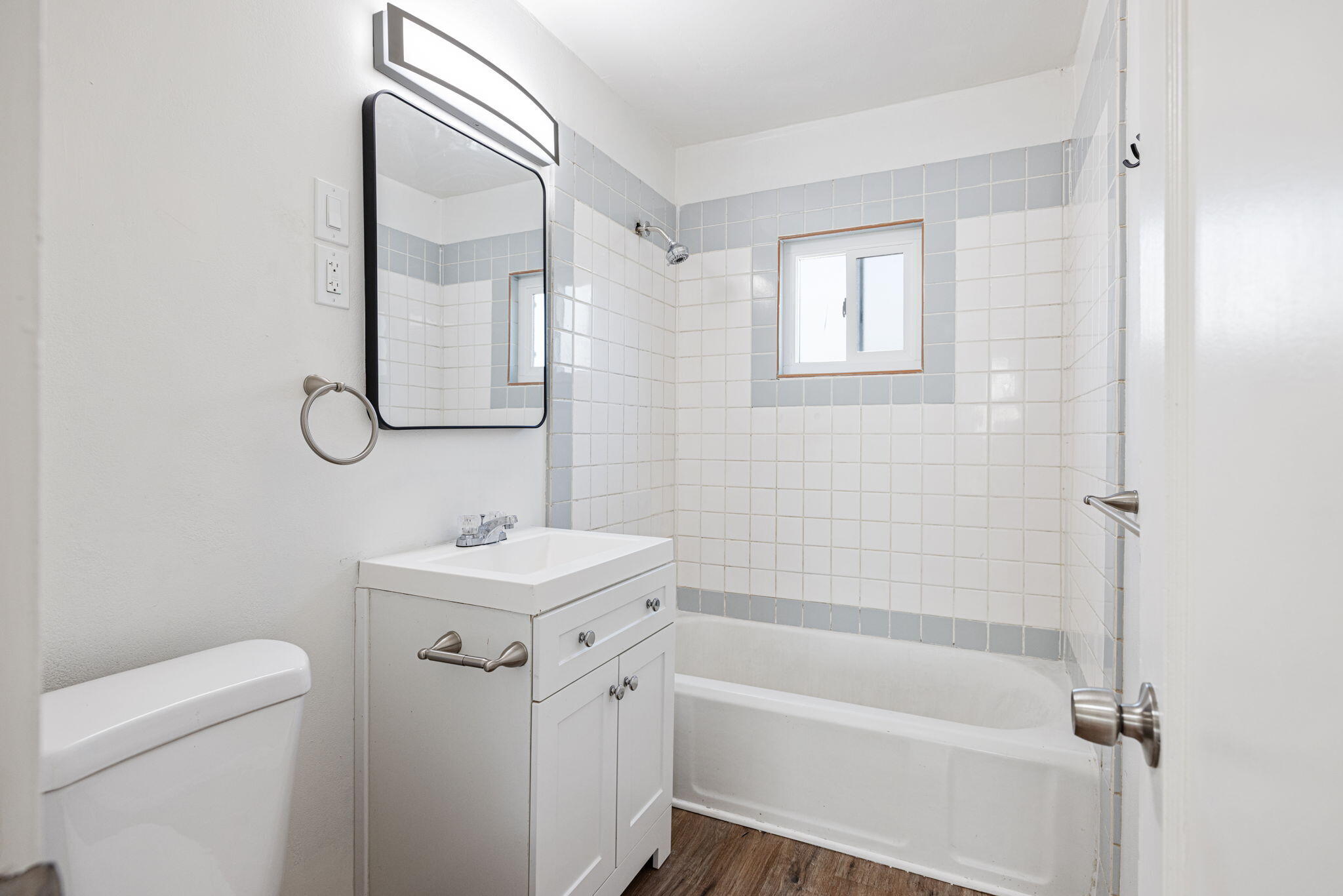 210 E Bush St, Lemoore, CA 93245