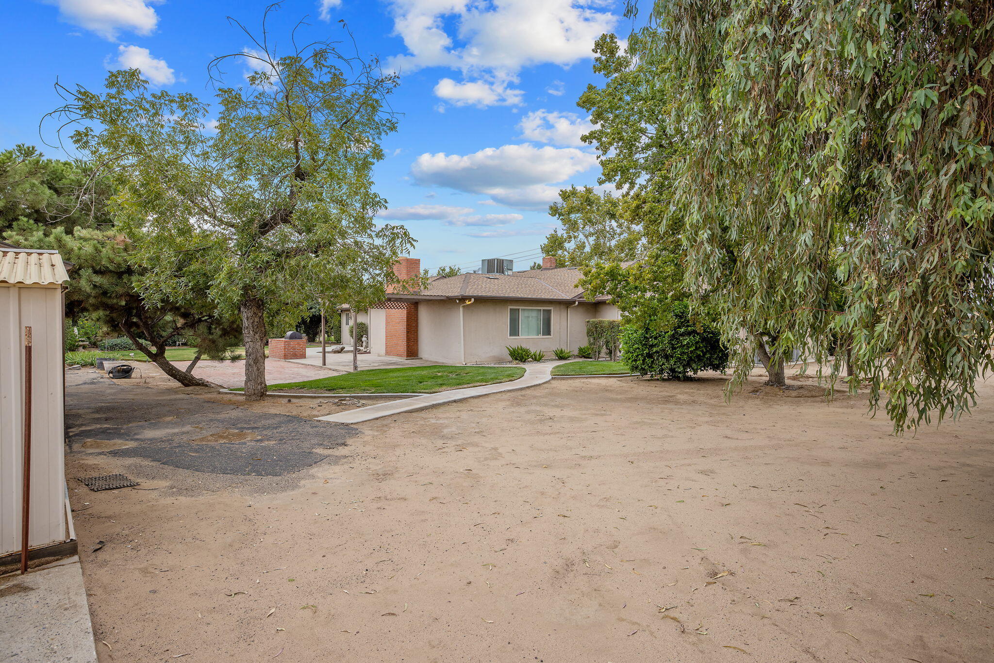 1714 N Blythe Ave, Fresno, CA 93722