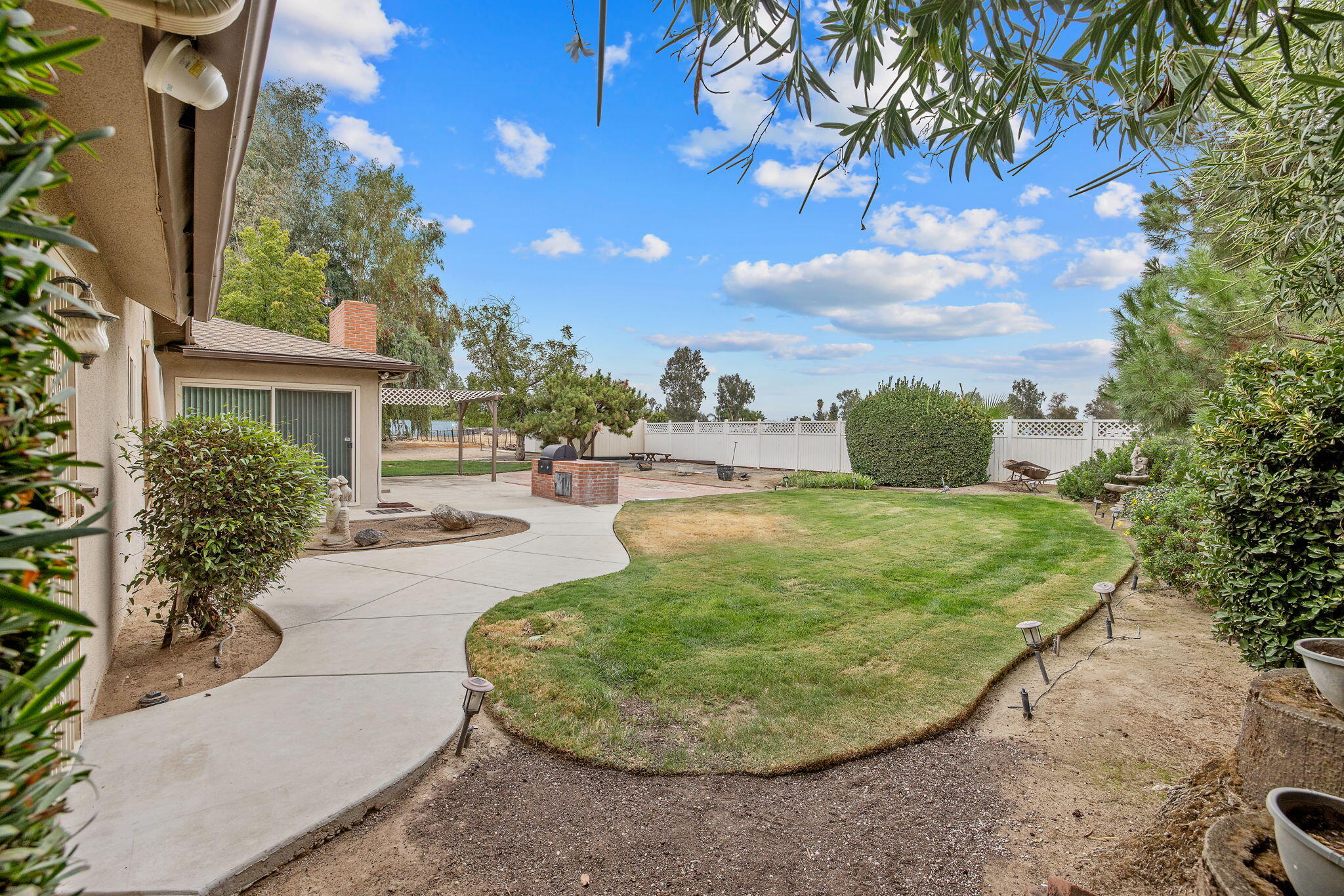 1714 N Blythe Ave, Fresno, CA 93722