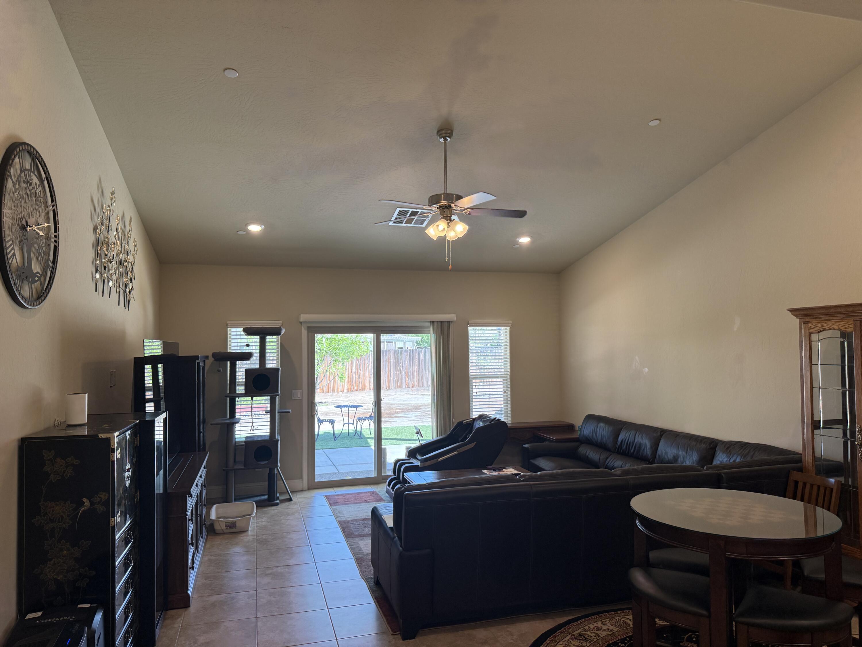 2003 W W Hopkins Dr, Hanford, CA 93230