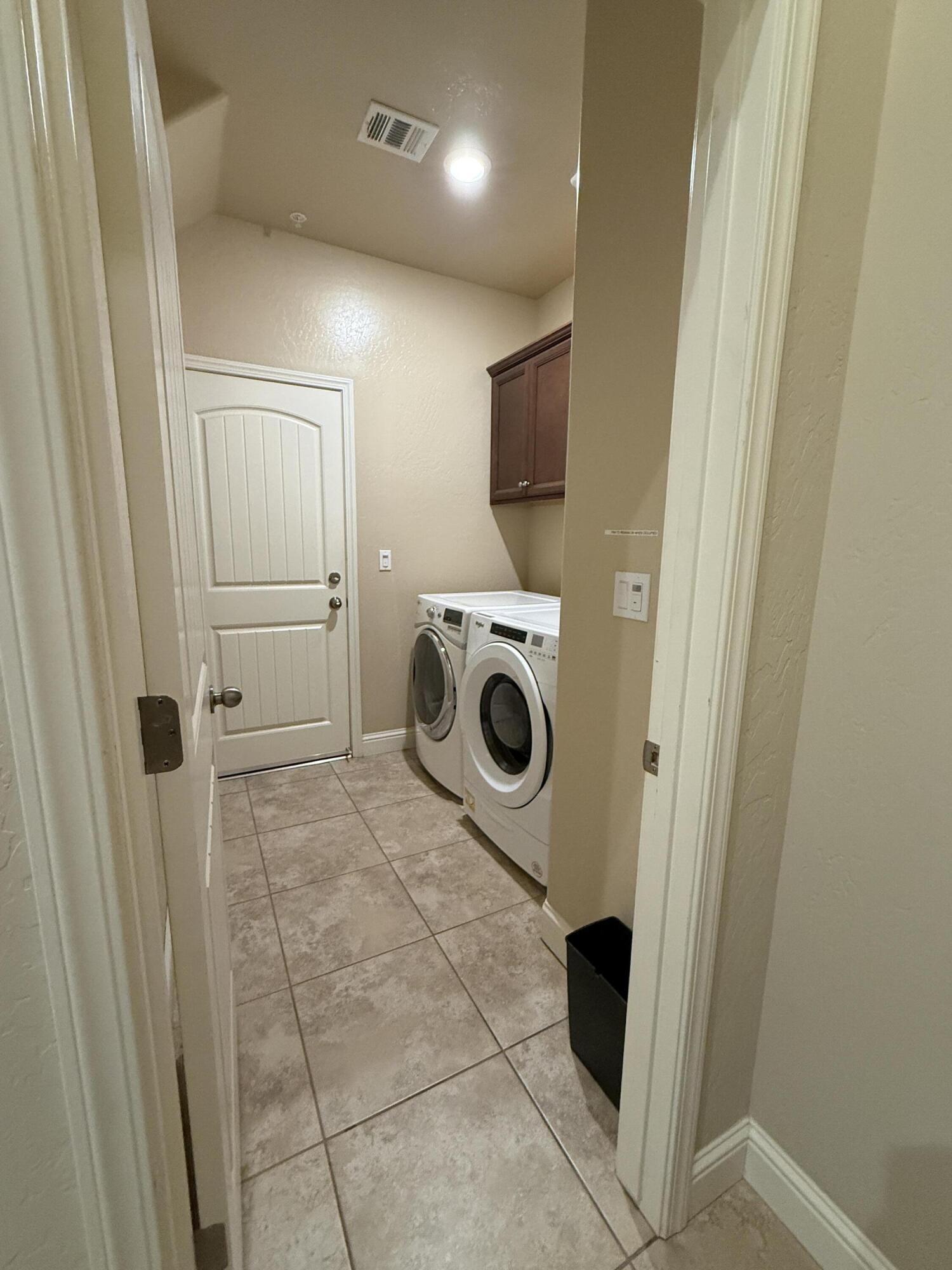 2003 W W Hopkins Dr, Hanford, CA 93230