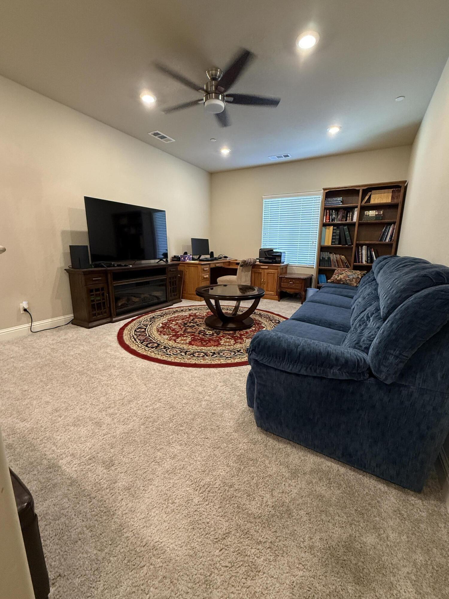 2003 W W Hopkins Dr, Hanford, CA 93230