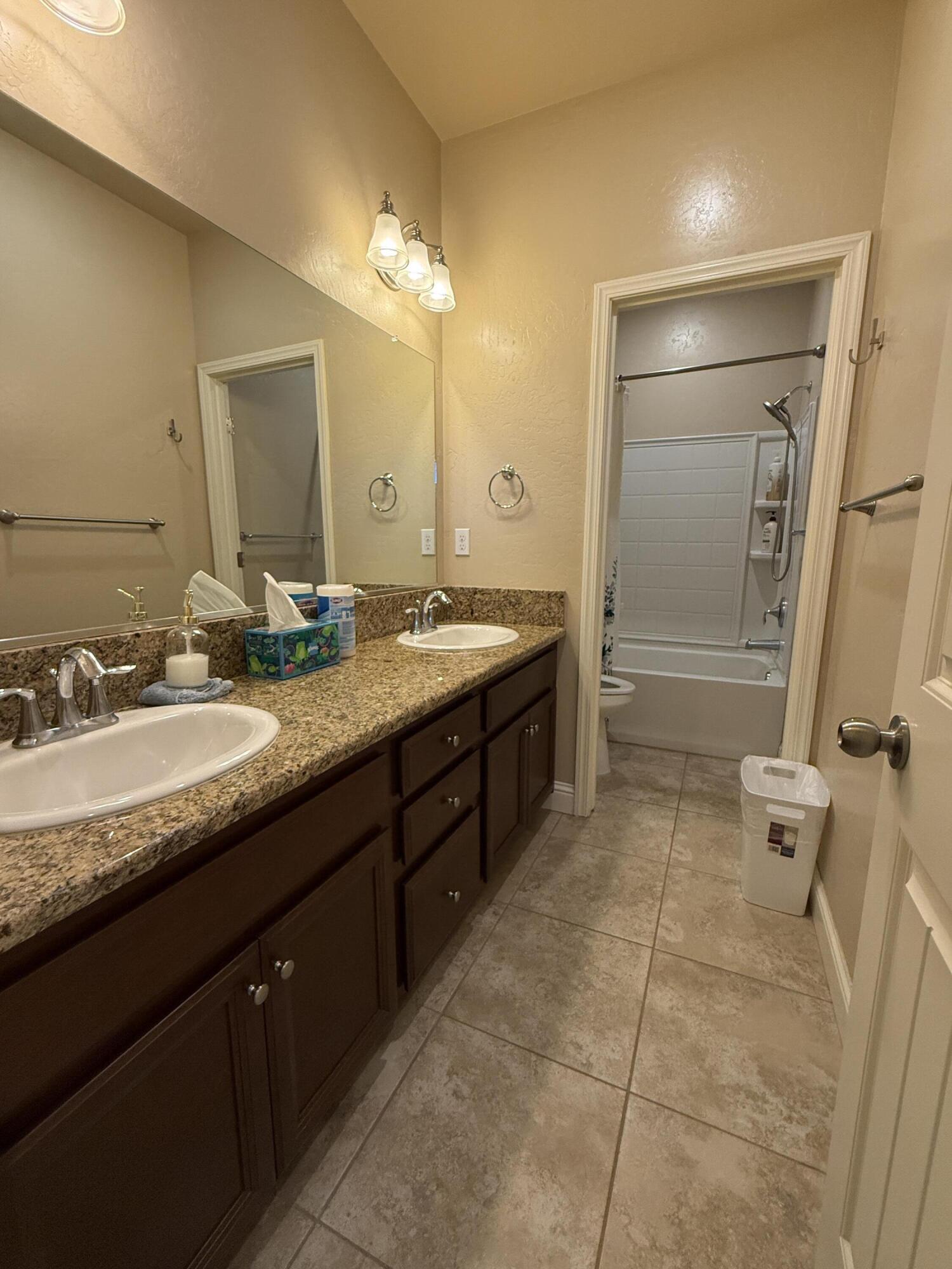 2003 W W Hopkins Dr, Hanford, CA 93230